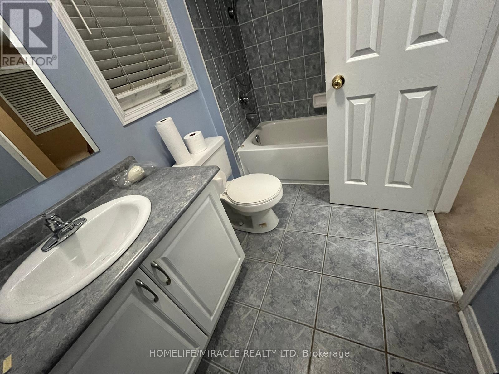 38 Charcoal Way, Brampton, Ontario  L6Y 5P8 - Photo 15 - W12542528