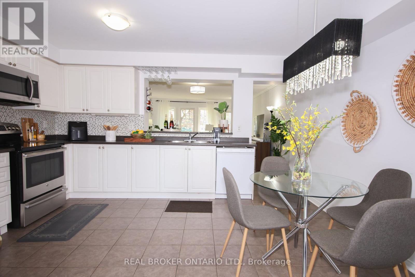 9 - 3200 Bentley Drive, Mississauga, Ontario  L5M 0P7 - Photo 16 - W12542574