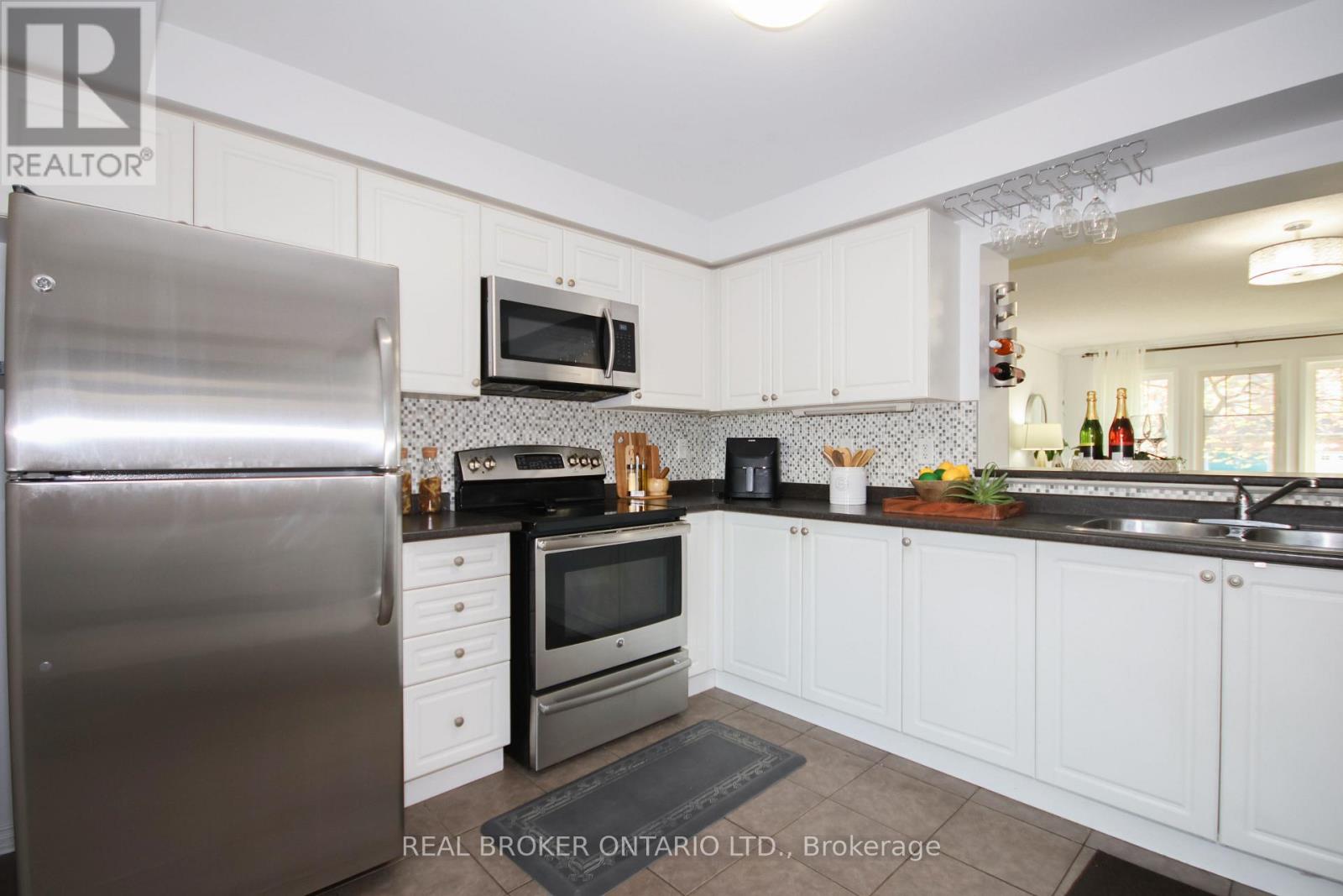 9 - 3200 Bentley Drive, Mississauga, Ontario  L5M 0P7 - Photo 17 - W12542574