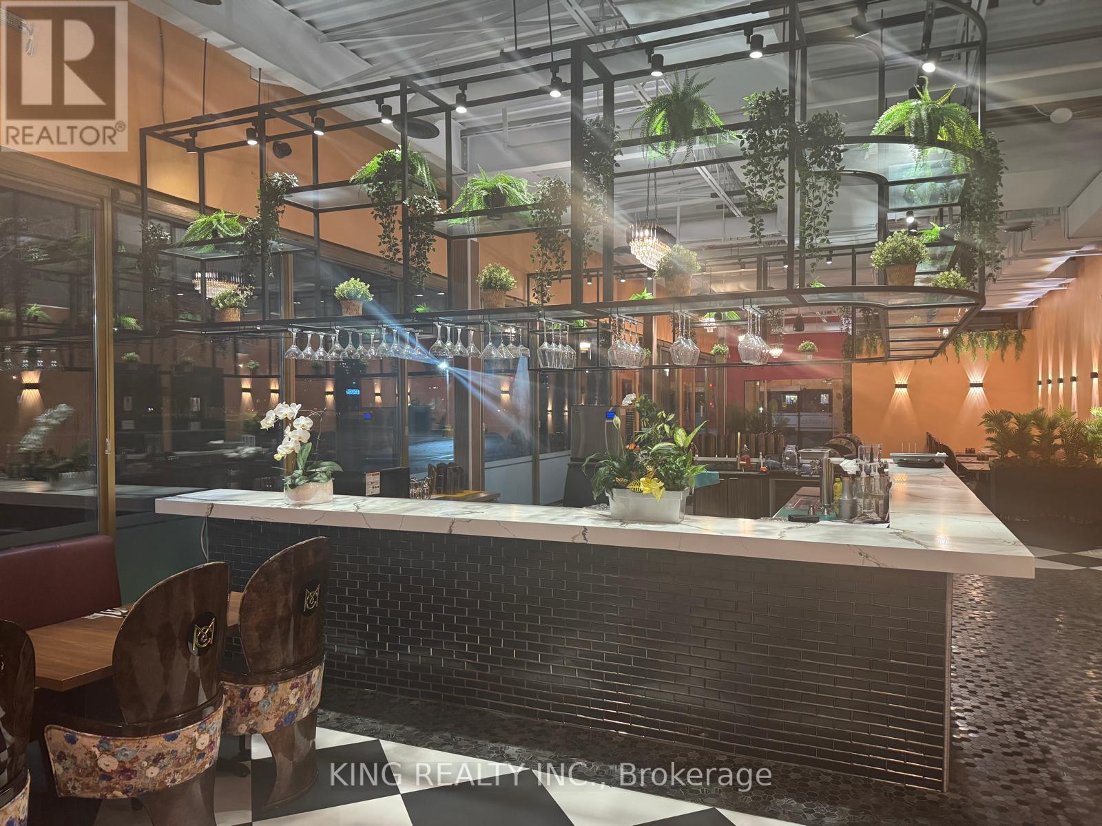 R170 - 2 County Crt Boulevard, Brampton, Ontario  L6W 3W8 - Photo 5 - W12542600