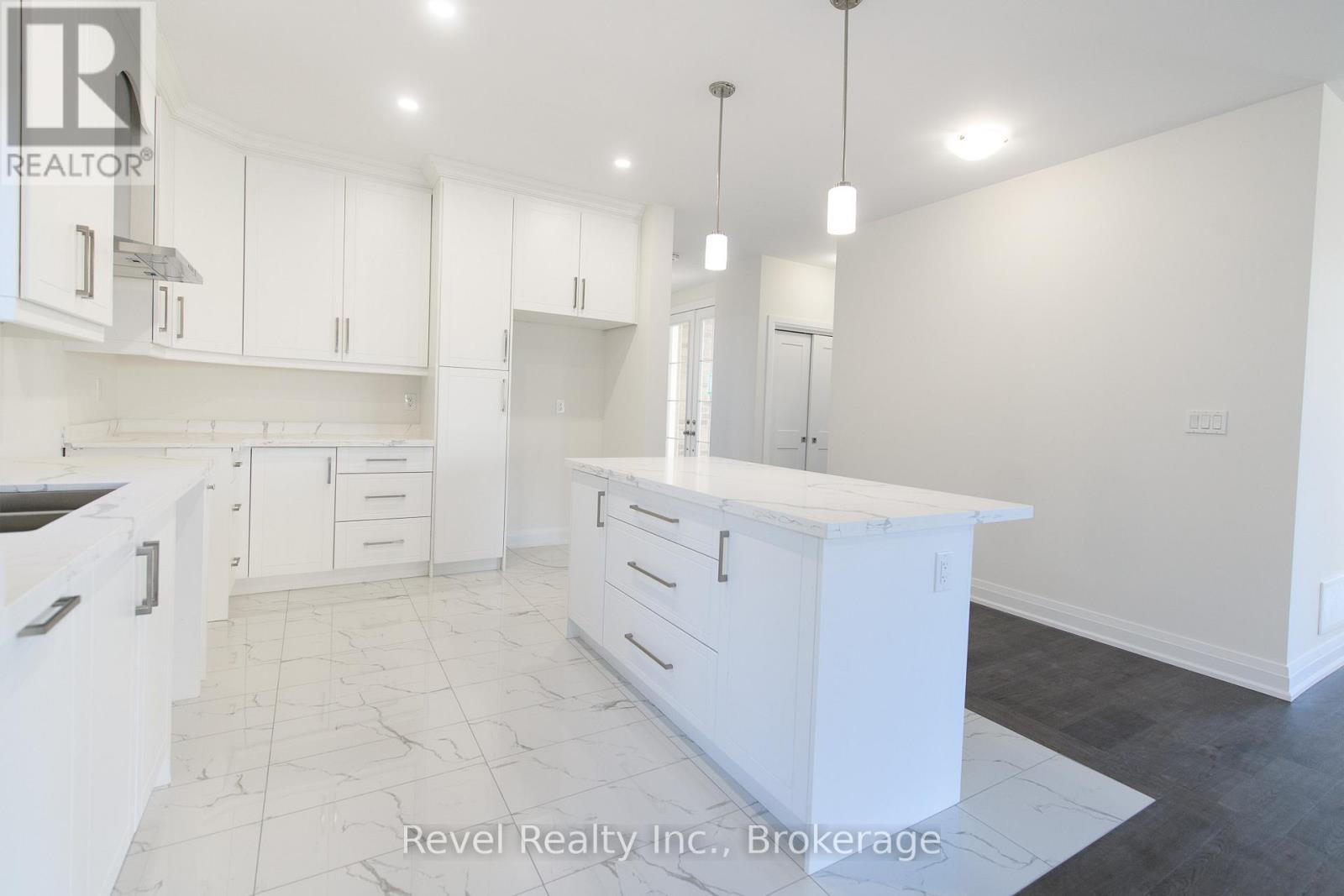 45 Joanne Crescent, Wasaga Beach, Ontario  L9Z 2N9 - Photo 3 - S12542878