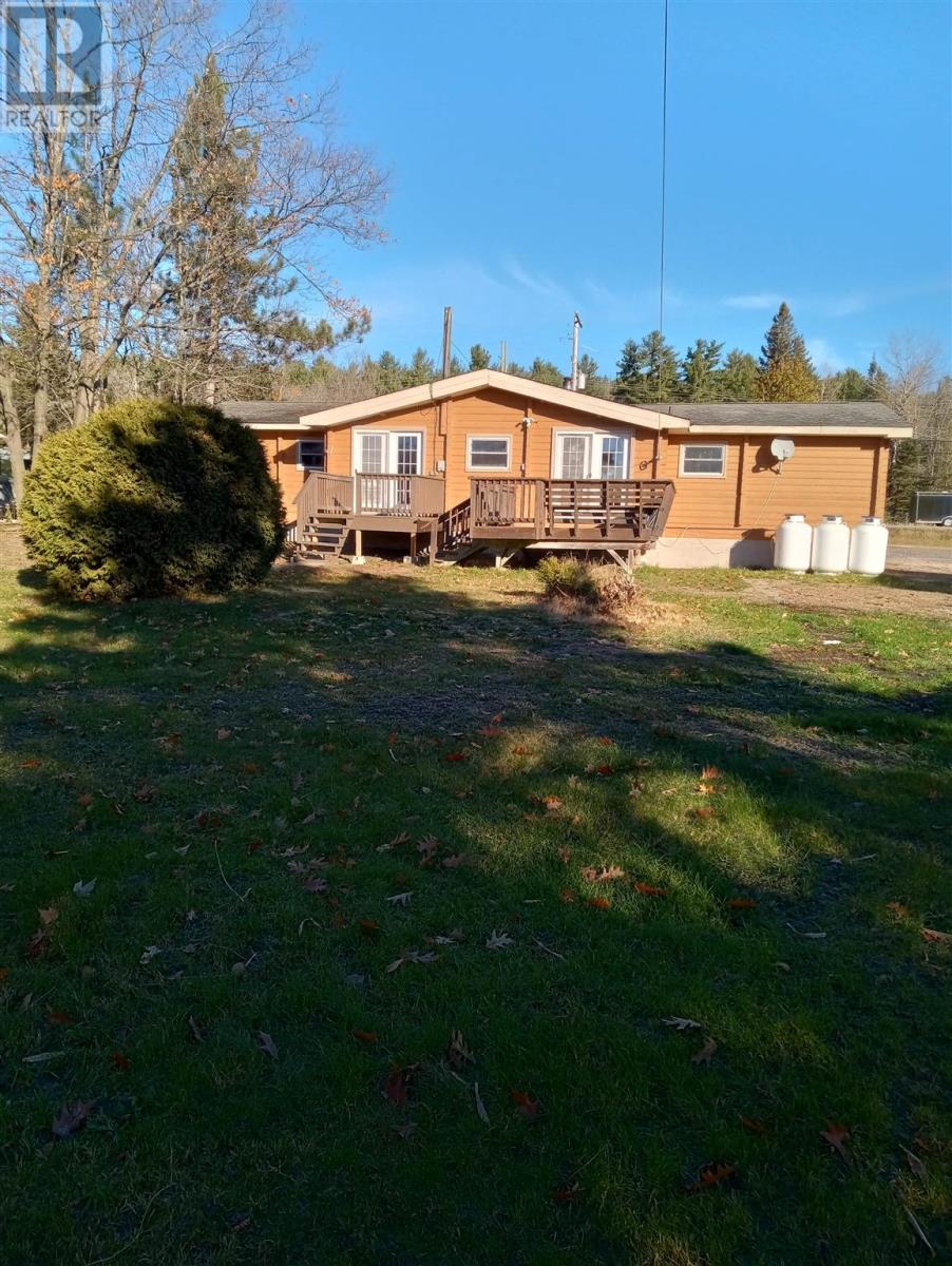 4576 Highway 17, Spragge, Ontario  P0R 1K0 - Photo 2 - SM252385