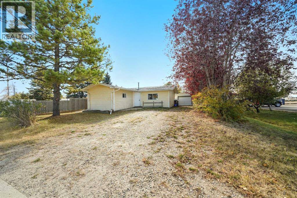 1221 Lucina Street, Penhold, Alberta  T0M 1R0 - Photo 1 - A2270423
