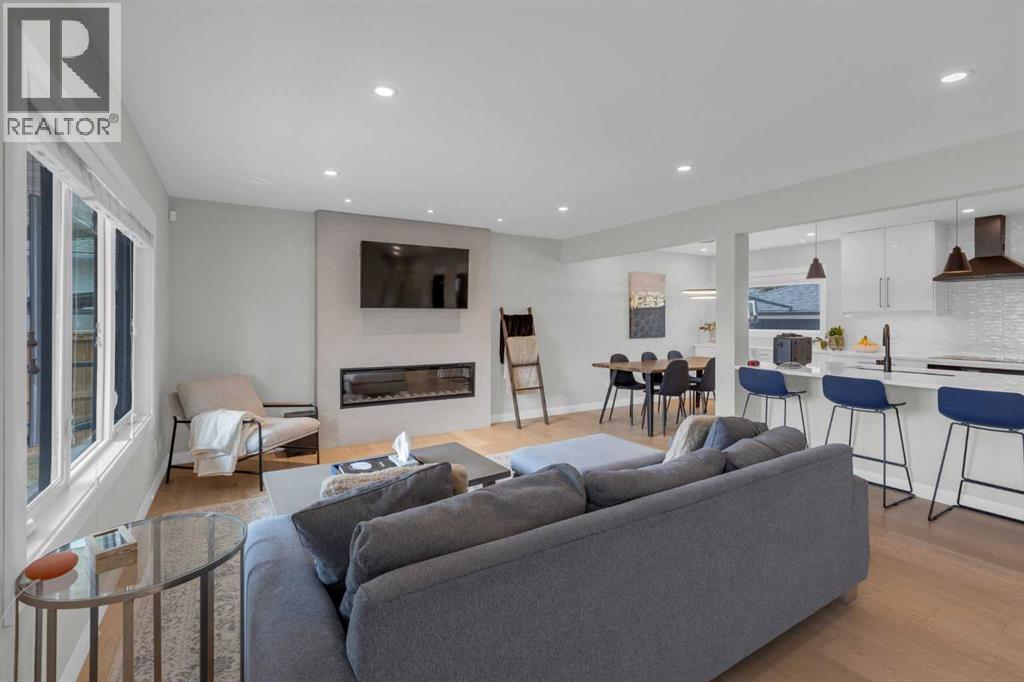 24 Canyon Drive Nw, Calgary, Alberta  T2L 0R3 - Photo 4 - A2253401