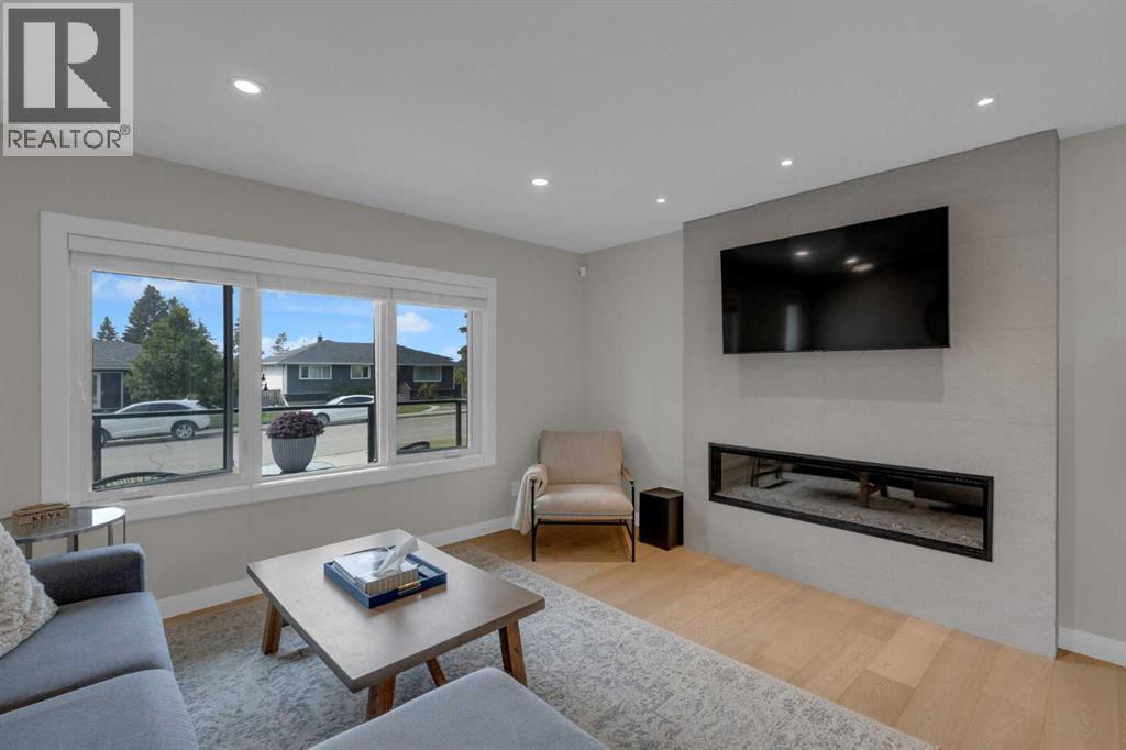 24 Canyon Drive Nw, Calgary, Alberta  T2L 0R3 - Photo 5 - A2253401