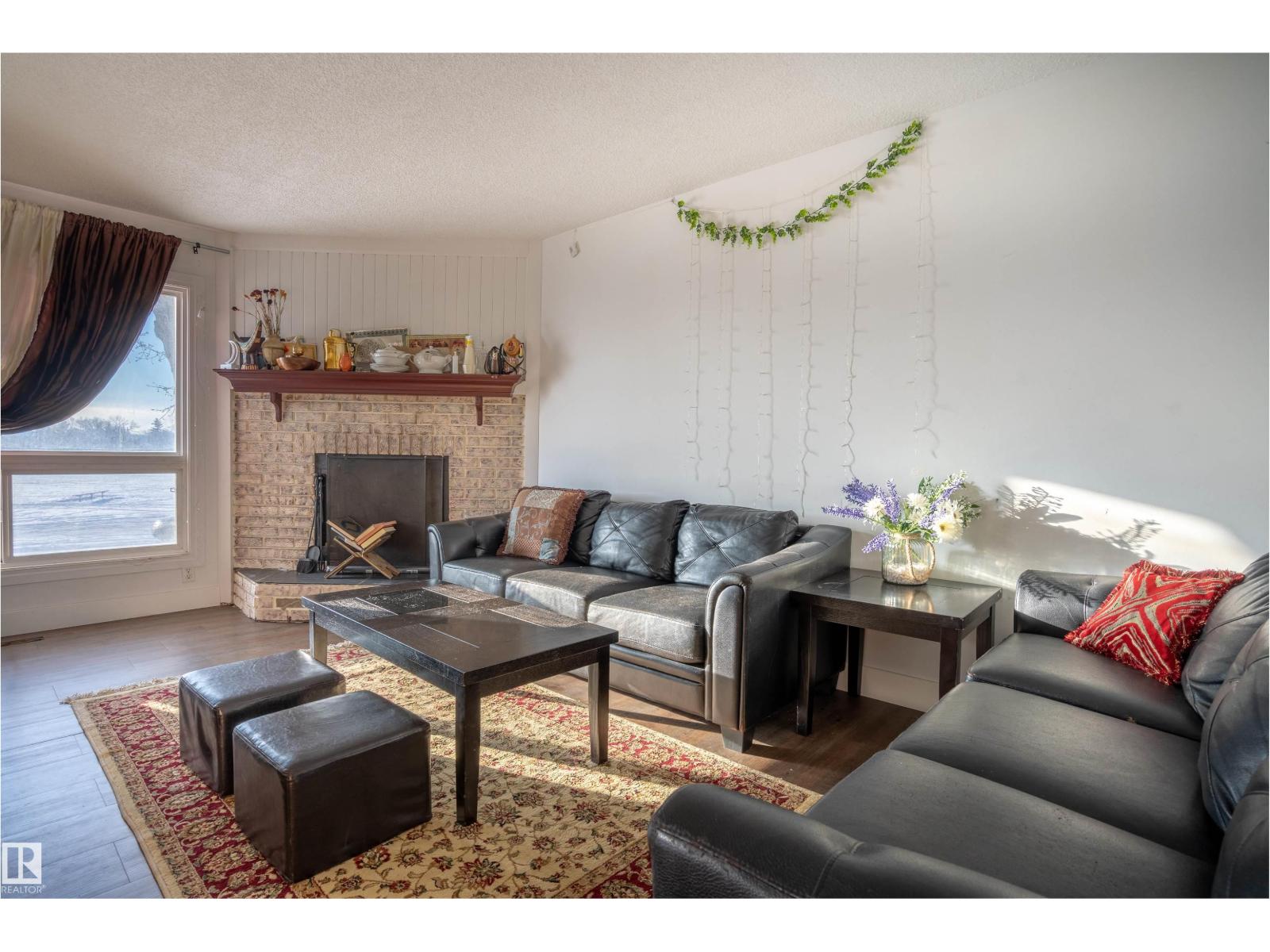 210 Warwick Rd Nw, Edmonton, Alberta T5X 4P8 - Photo 3 - E4455484