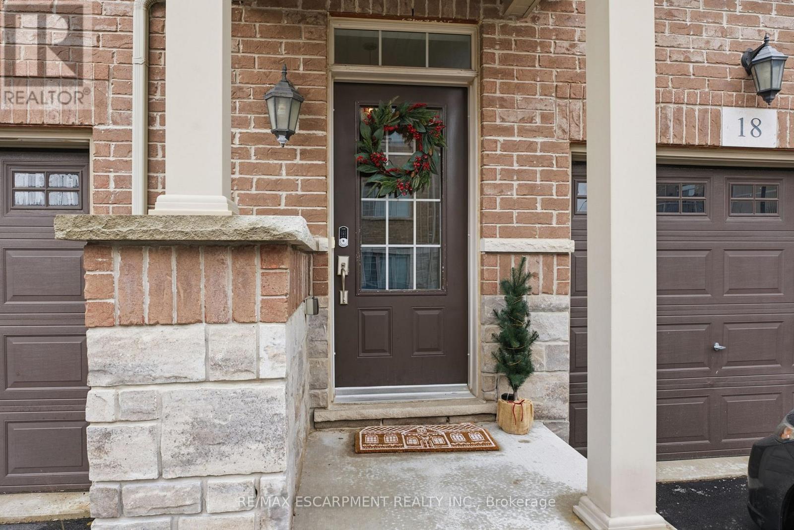 17 - 257 Parkside Drive, Hamilton, Ontario  L7R 2G4 - Photo 2 - X12542512