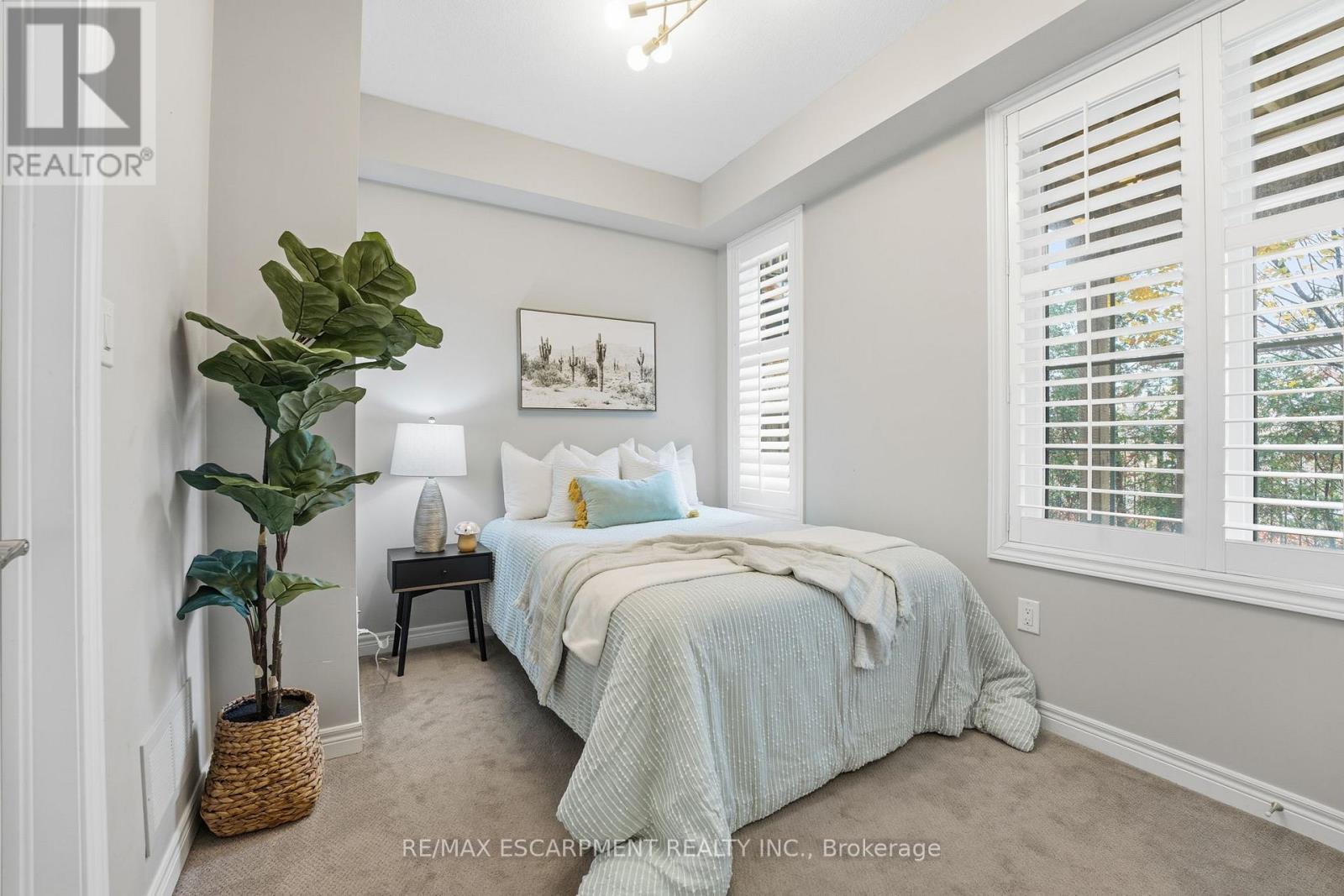 17 - 257 Parkside Drive, Hamilton, Ontario  L7R 2G4 - Photo 4 - X12542512