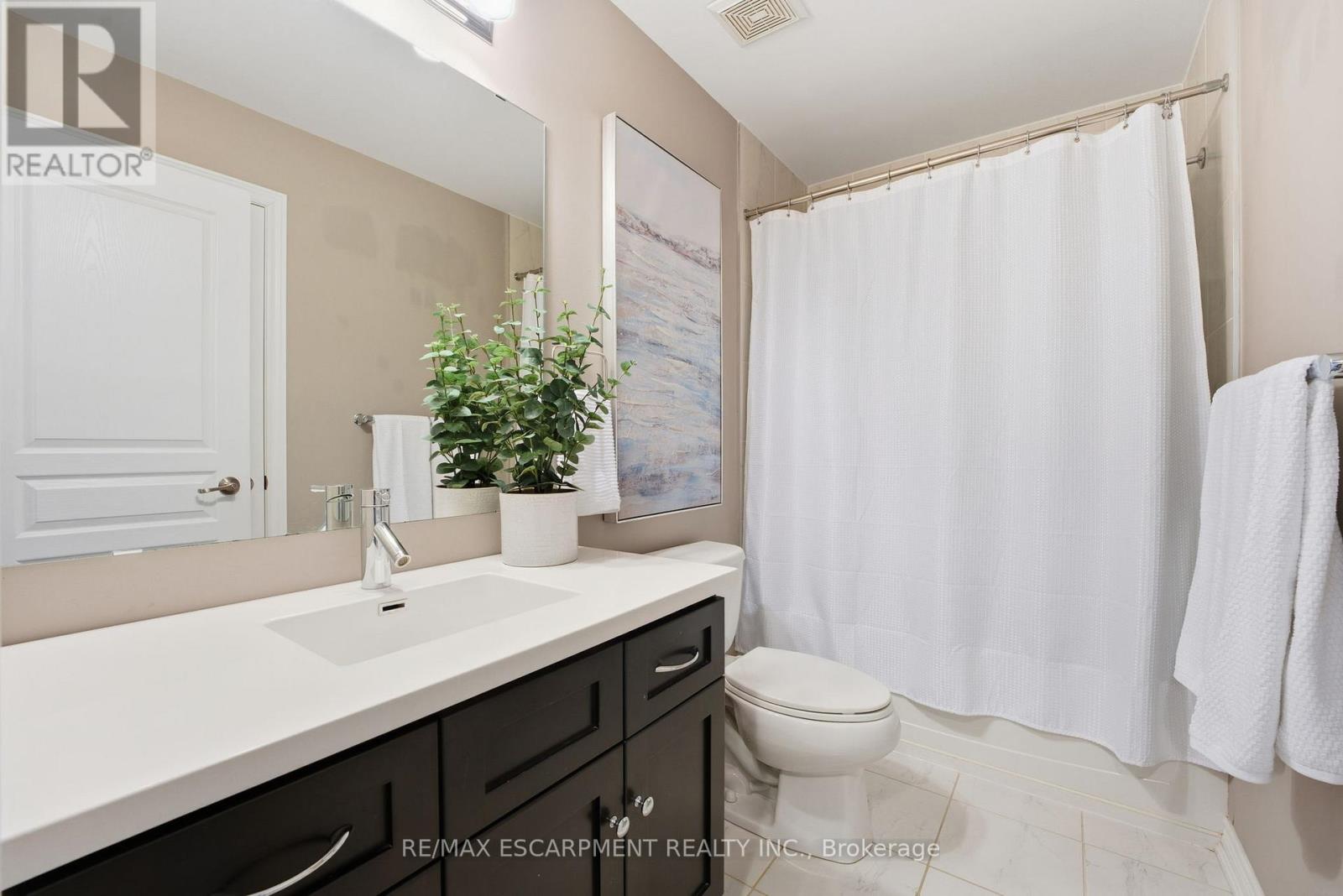 17 - 257 Parkside Drive, Hamilton, Ontario  L7R 2G4 - Photo 5 - X12542512