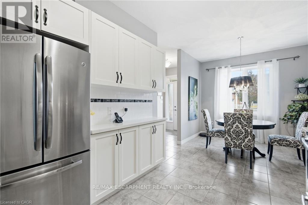 4 Hillgartner Lane, Hamilton, Ontario  L0R 1C0 - Photo 12 - X12542536