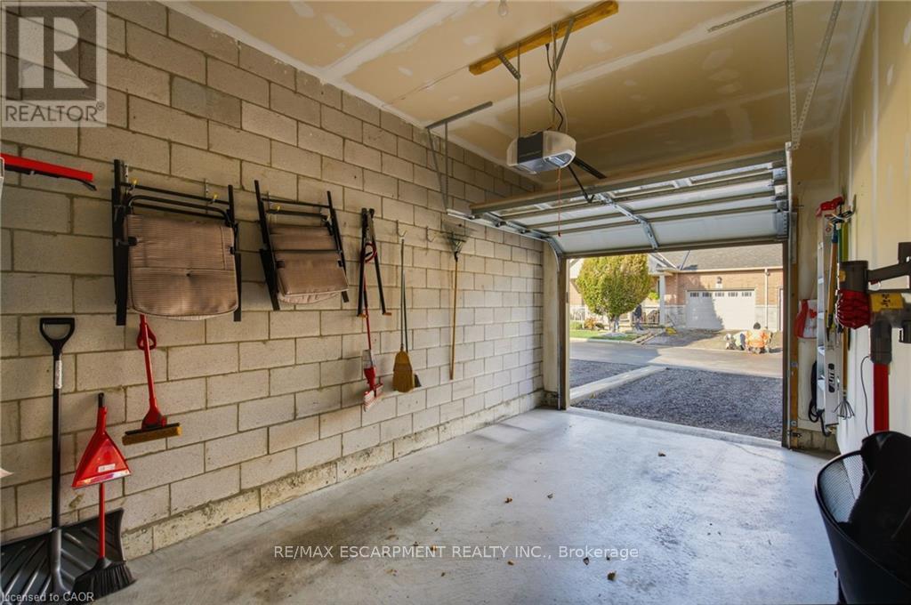 4 Hillgartner Lane, Hamilton, Ontario  L0R 1C0 - Photo 30 - X12542536