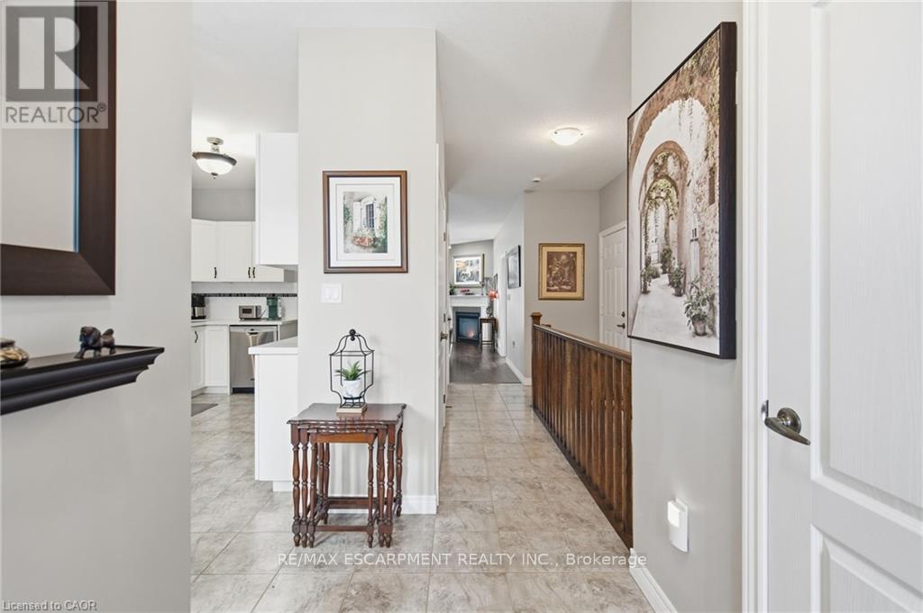 4 Hillgartner Lane, Hamilton, Ontario  L0R 1C0 - Photo 4 - X12542536