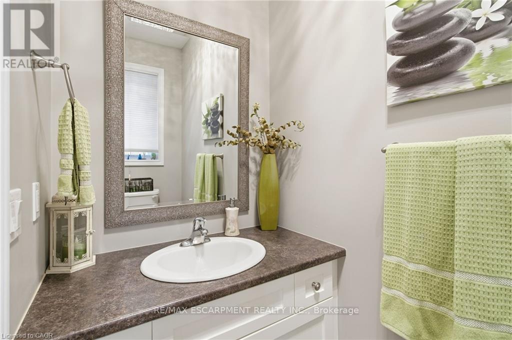 4 Hillgartner Lane, Hamilton, Ontario  L0R 1C0 - Photo 5 - X12542536