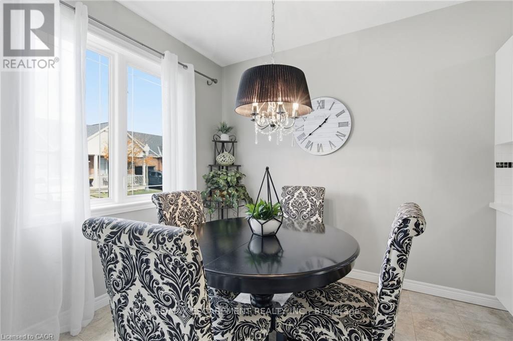 4 Hillgartner Lane, Hamilton, Ontario  L0R 1C0 - Photo 6 - X12542536