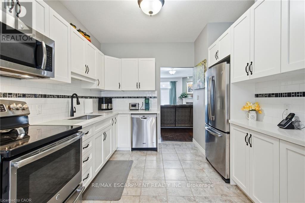 4 Hillgartner Lane, Hamilton, Ontario  L0R 1C0 - Photo 8 - X12542536