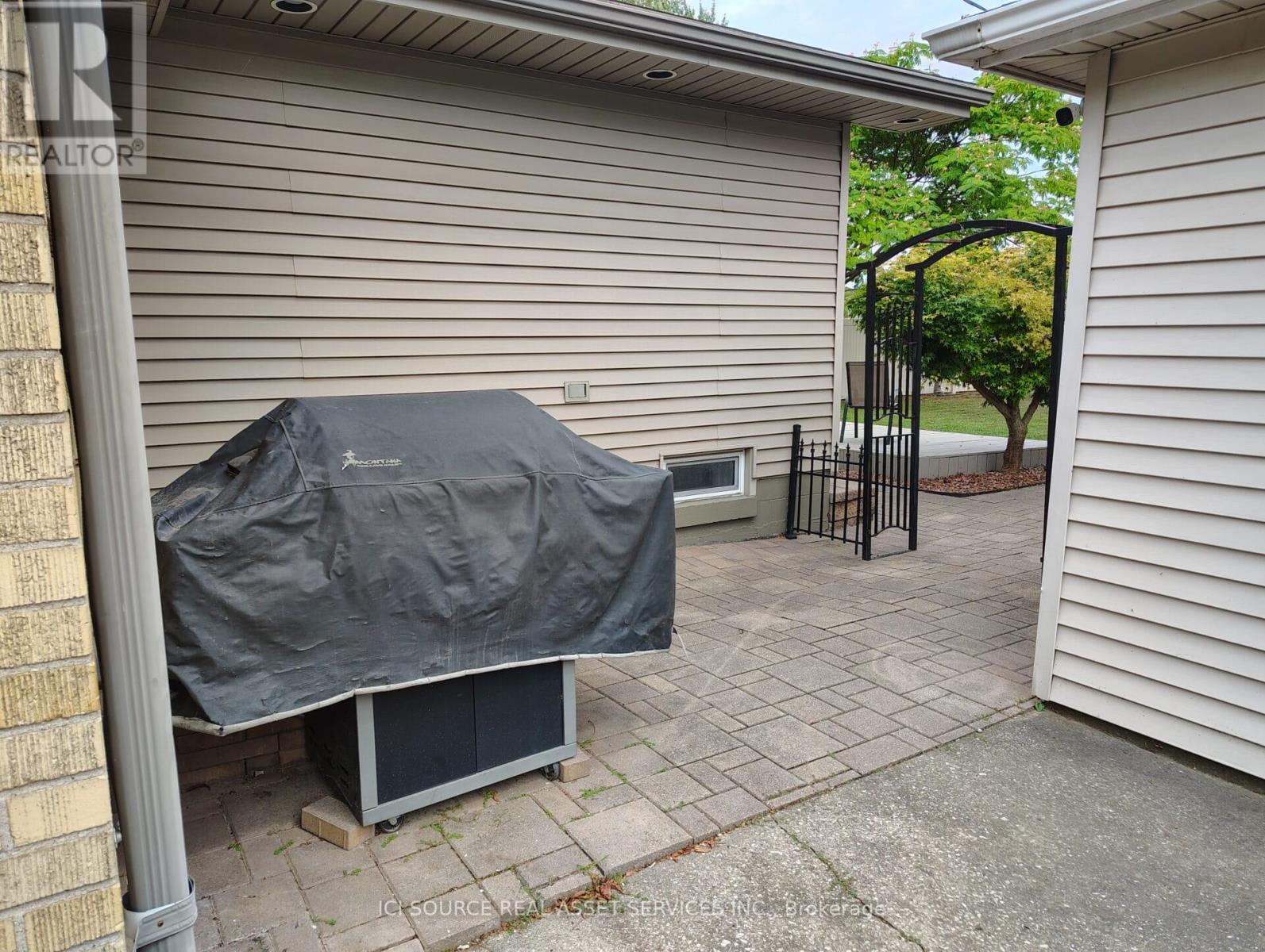 8581 Jerome Street, Windsor, Ontario  N8S 1W8 - Photo 33 - X12542548