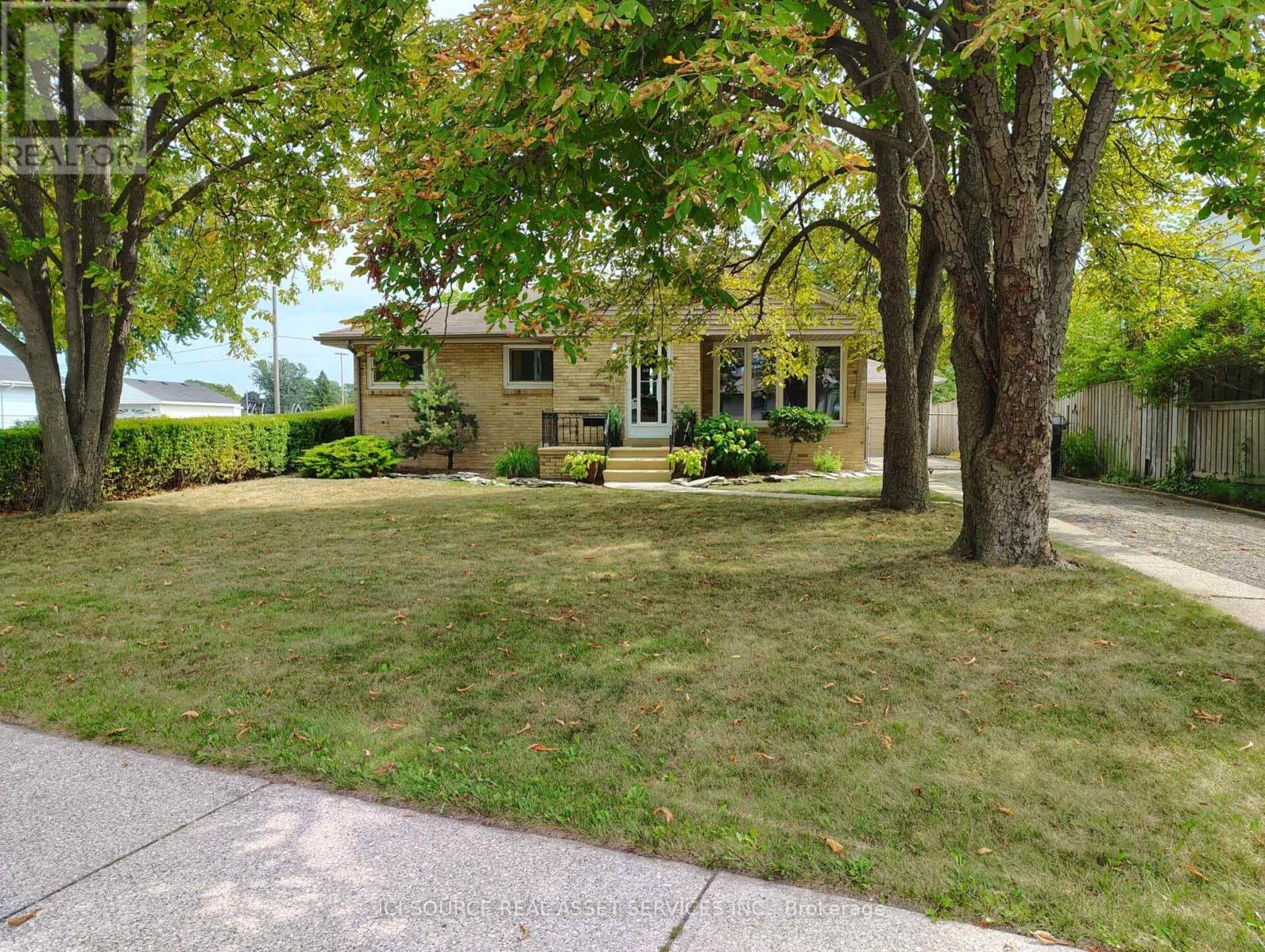 8581 Jerome Street, Windsor, Ontario  N8S 1W8 - Photo 40 - X12542548