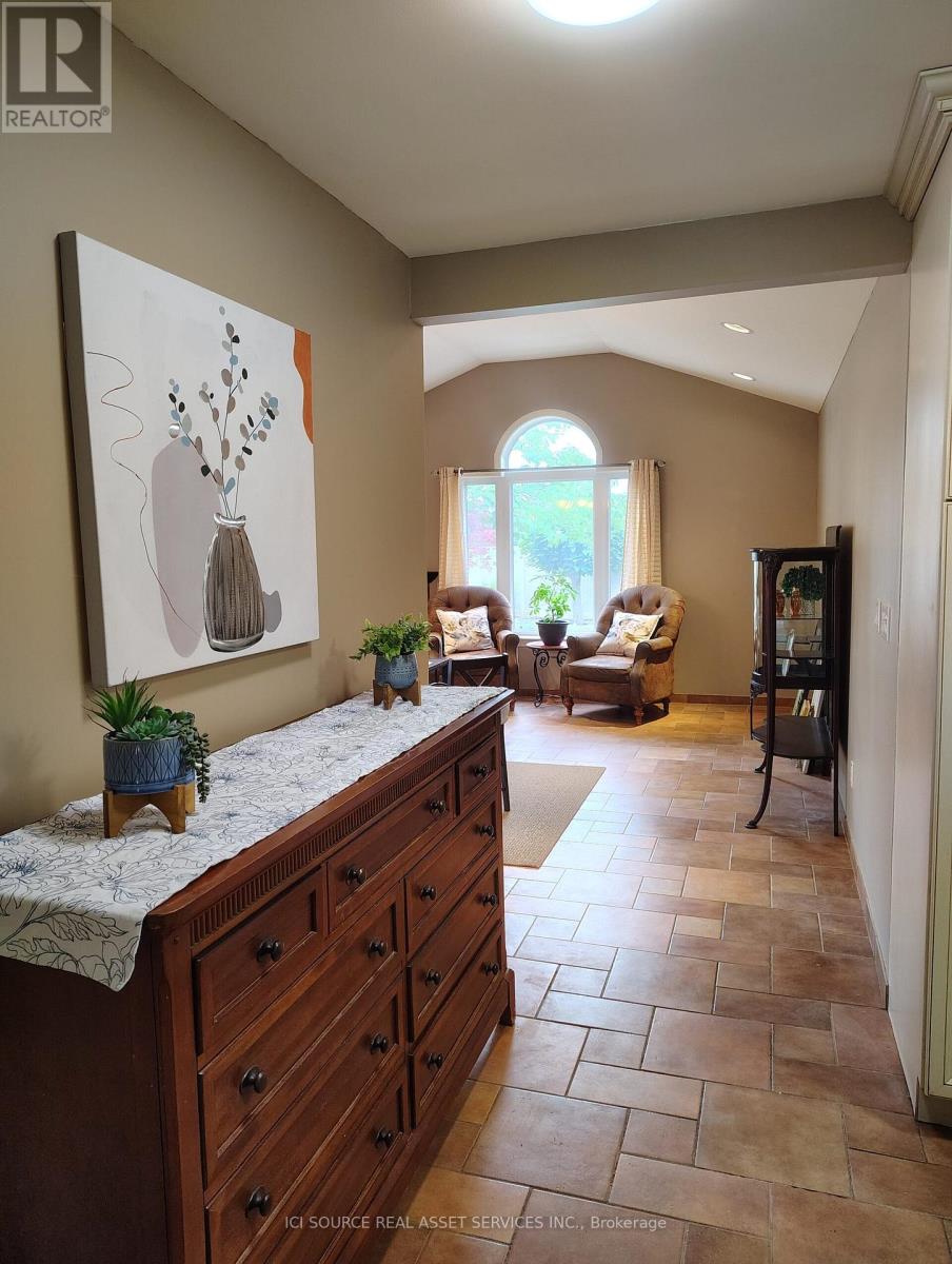 8581 Jerome Street, Windsor, Ontario  N8S 1W8 - Photo 7 - X12542548