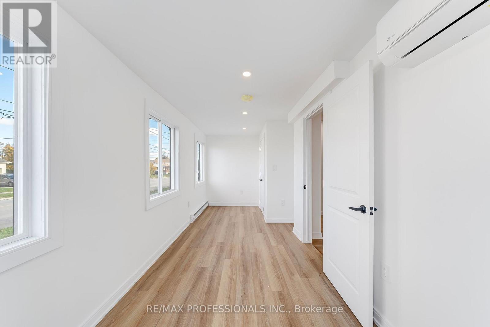 27 Oakdale Avenue, St. Catharines, Ontario  L2P 2B8 - Photo 21 - X12542590