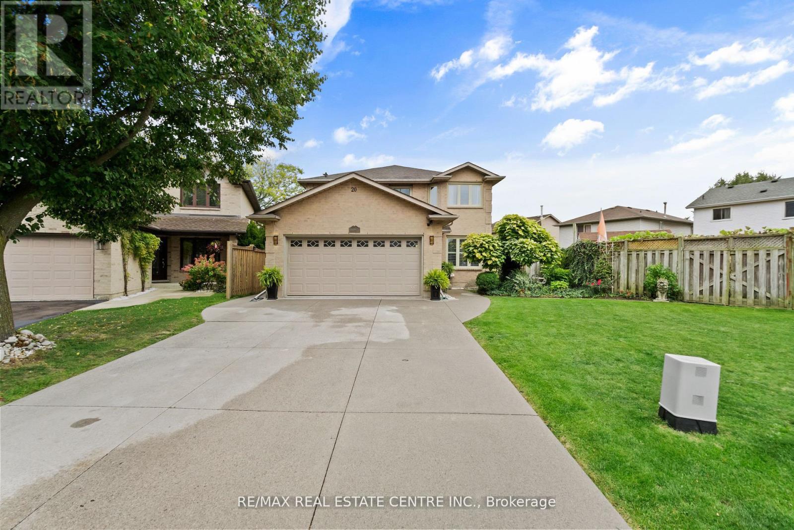 20 DRIFTWOOD PLACE, Hamilton, Ontario