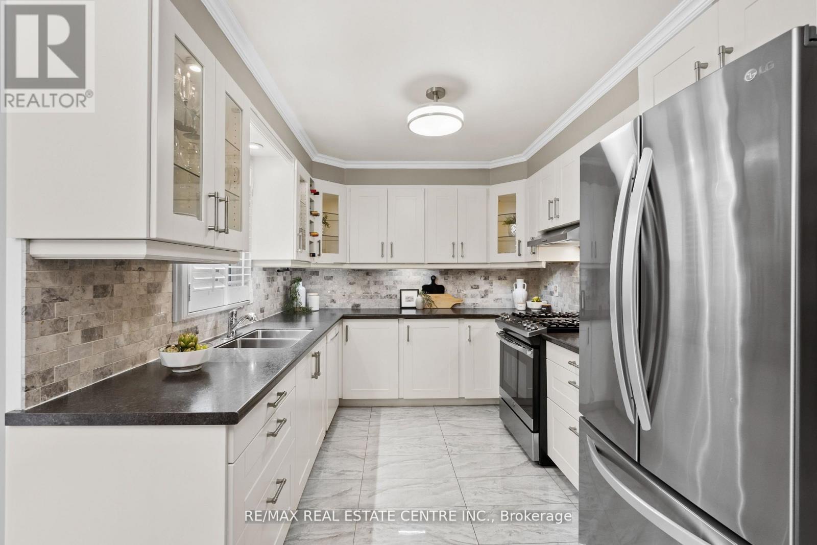 20 Driftwood Place, Hamilton, Ontario  L8J 2N7 - Photo 12 - X12542612