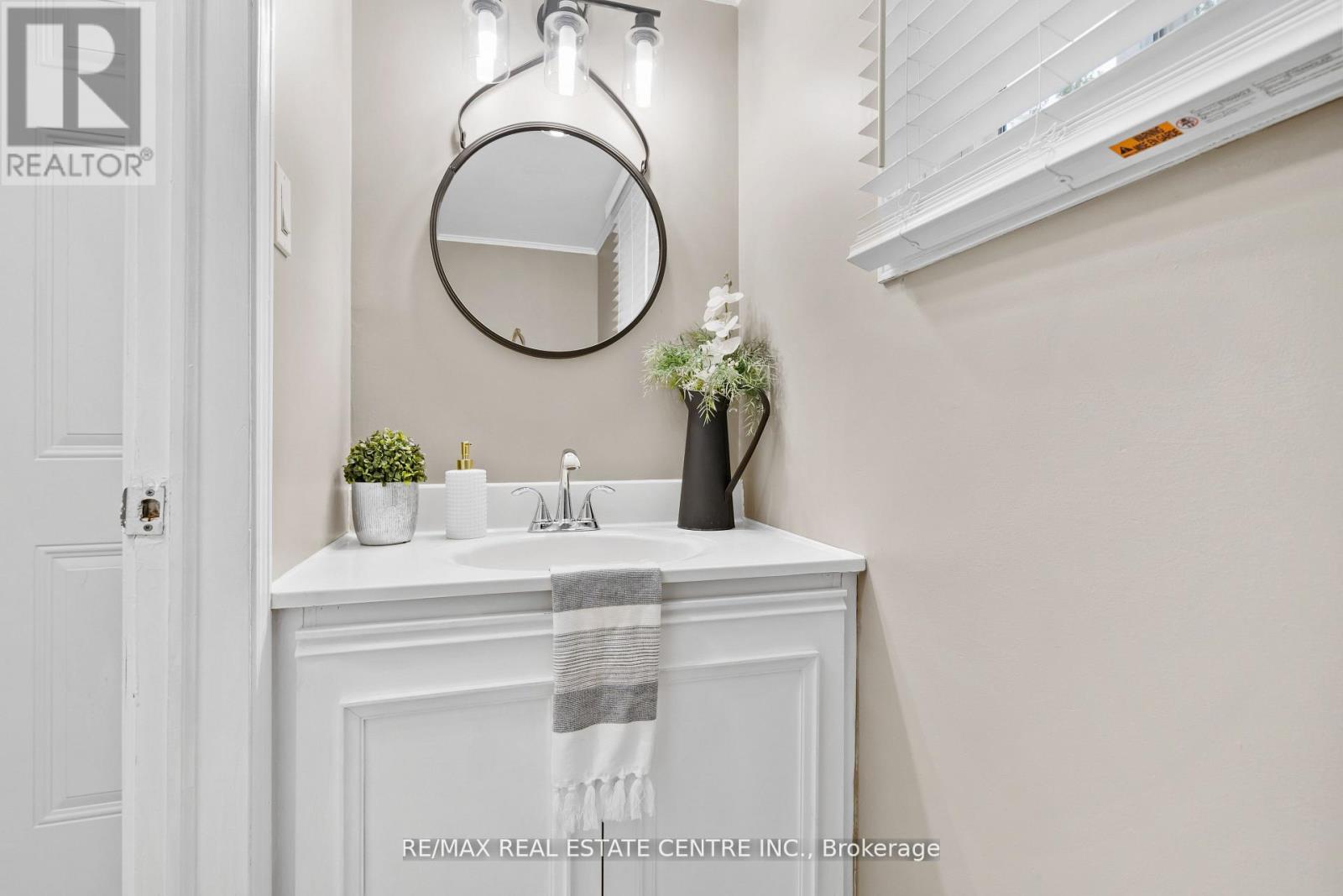 20 Driftwood Place, Hamilton, Ontario  L8J 2N7 - Photo 15 - X12542612