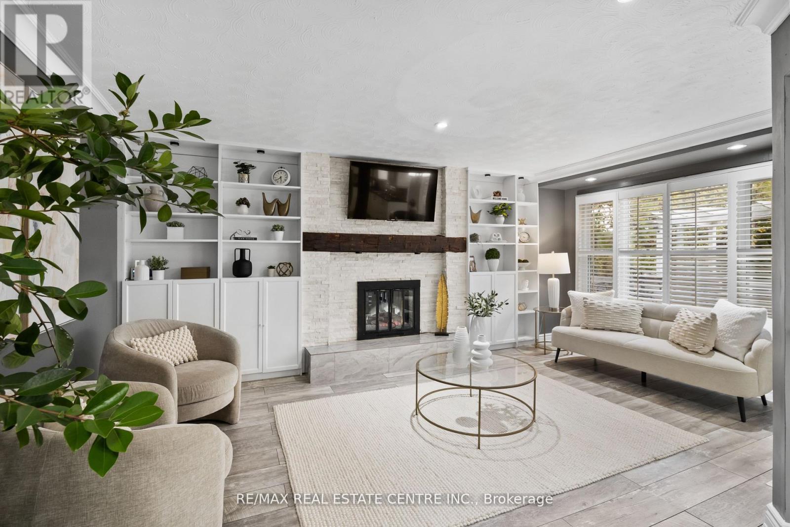 20 Driftwood Place, Hamilton, Ontario  L8J 2N7 - Photo 5 - X12542612