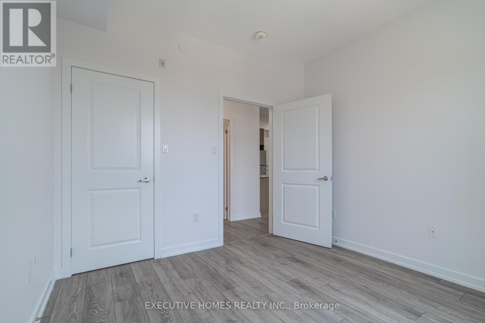 327 - 101 Shoreview Place, Hamilton, Ontario  L8E 0K2 - Photo 10 - X12542624