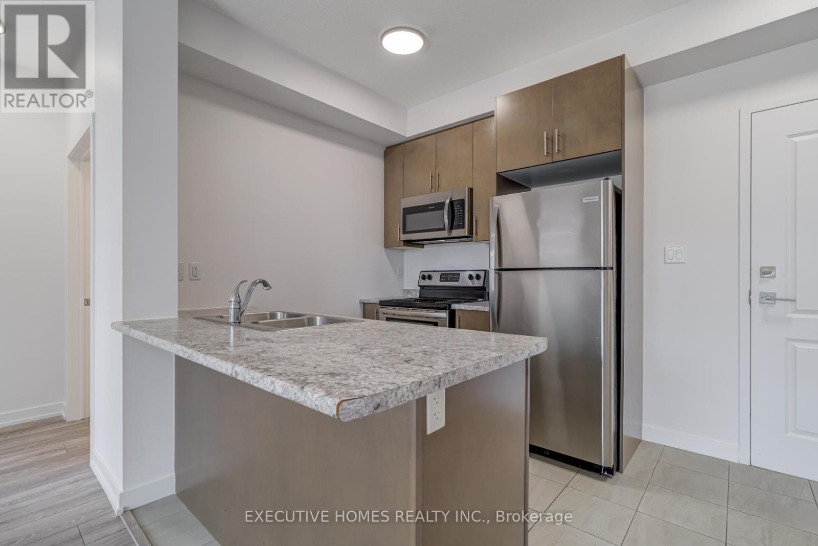 327 - 101 Shoreview Place, Hamilton, Ontario  L8E 0K2 - Photo 5 - X12542624