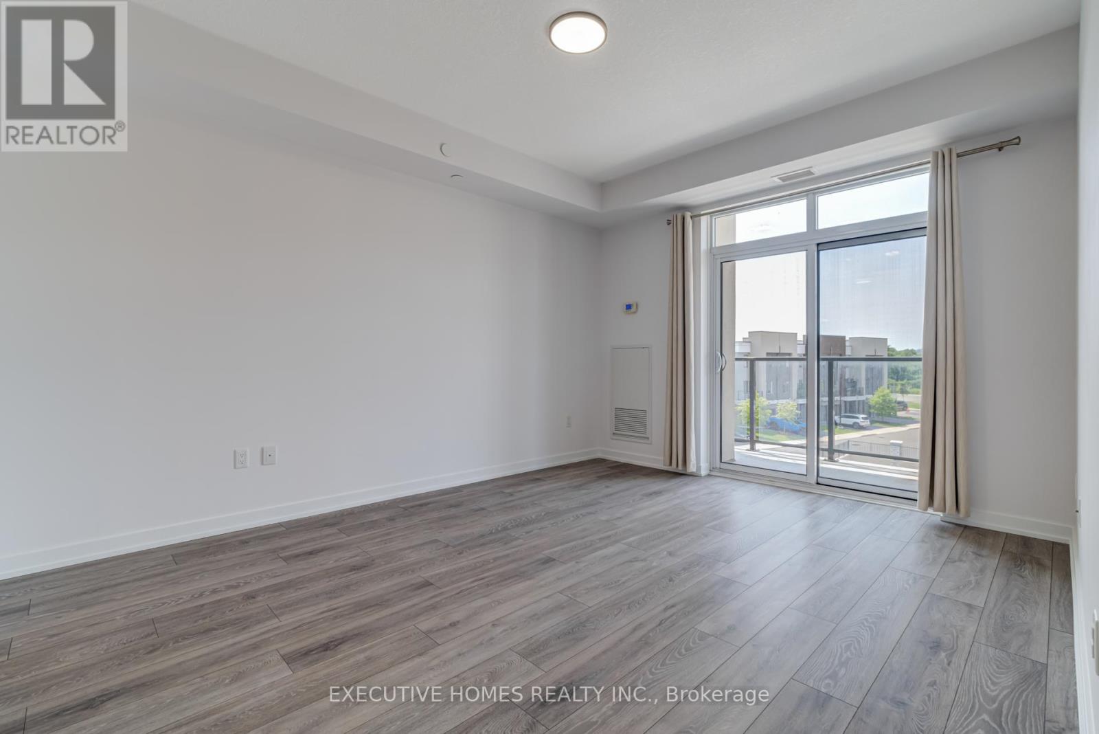 327 - 101 Shoreview Place, Hamilton, Ontario  L8E 0K2 - Photo 8 - X12542624