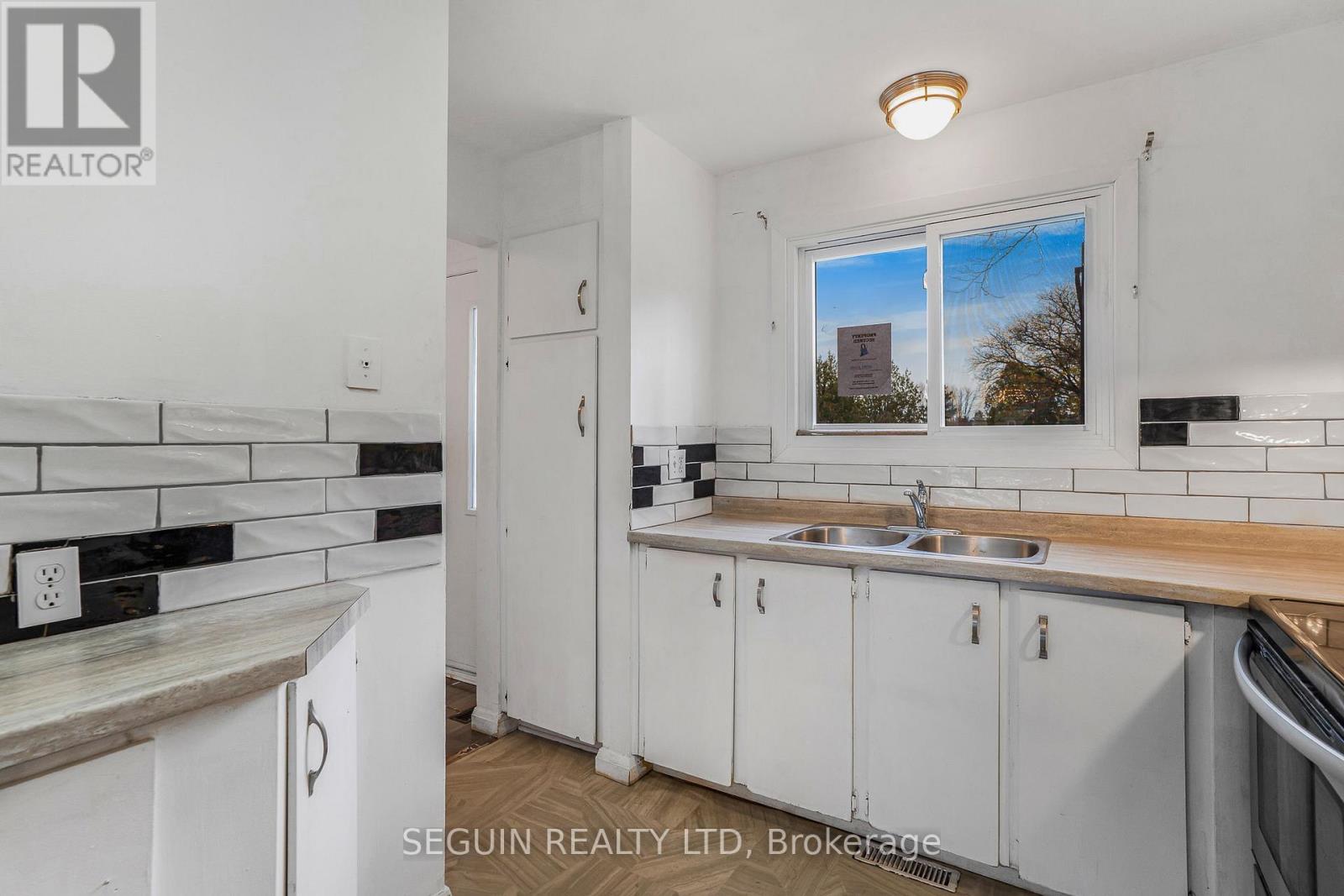 6138 Brookside Lane, Ottawa, Ontario K1C 2K7 - Photo 10 - X12542706