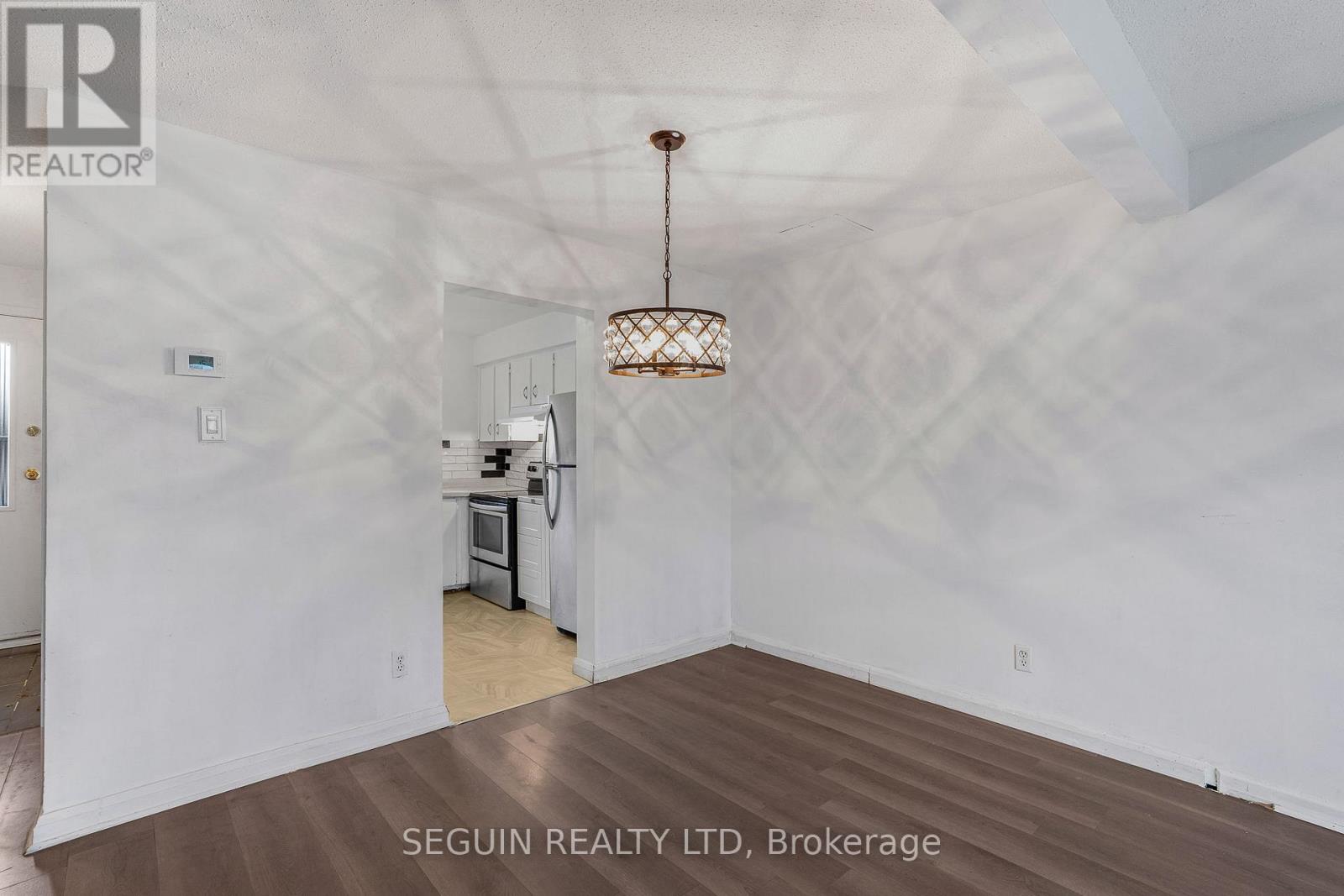 6138 Brookside Lane, Ottawa, Ontario K1C 2K7 - Photo 11 - X12542706