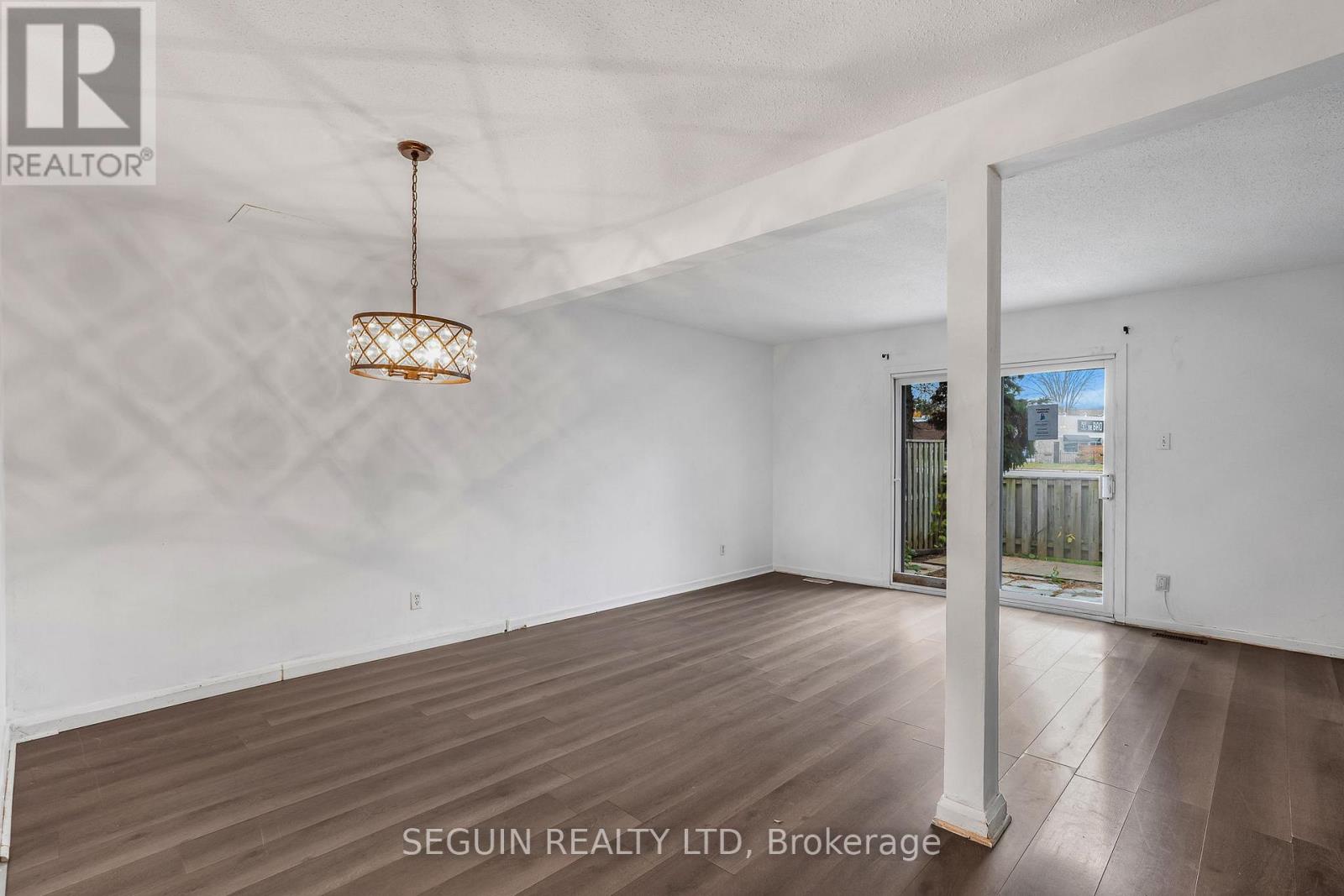 6138 Brookside Lane, Ottawa, Ontario K1C 2K7 - Photo 12 - X12542706