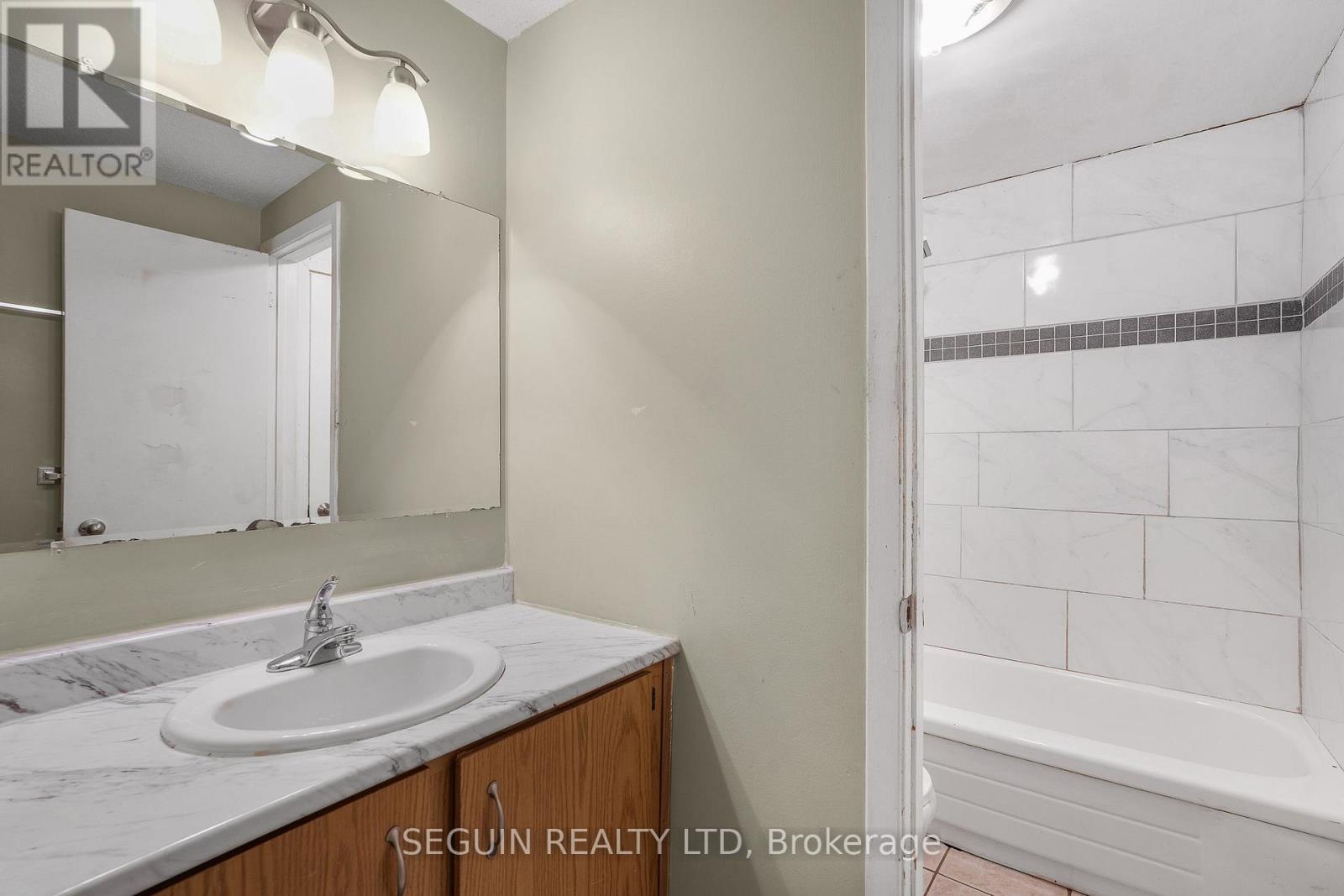 6138 Brookside Lane, Ottawa, Ontario K1C 2K7 - Photo 18 - X12542706