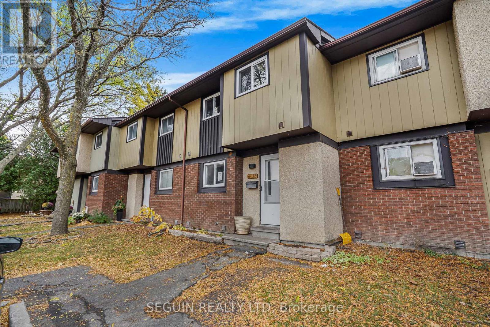 6138 Brookside Lane, Ottawa, Ontario K1C 2K7 - Photo 3 - X12542706