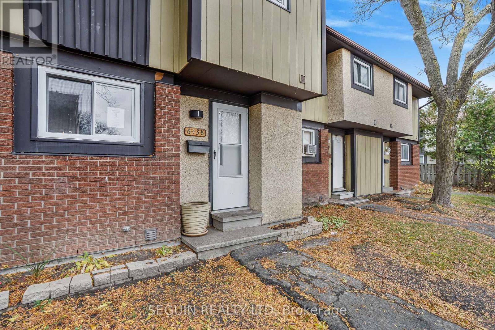 6138 Brookside Lane, Ottawa, Ontario K1C 2K7 - Photo 4 - X12542706