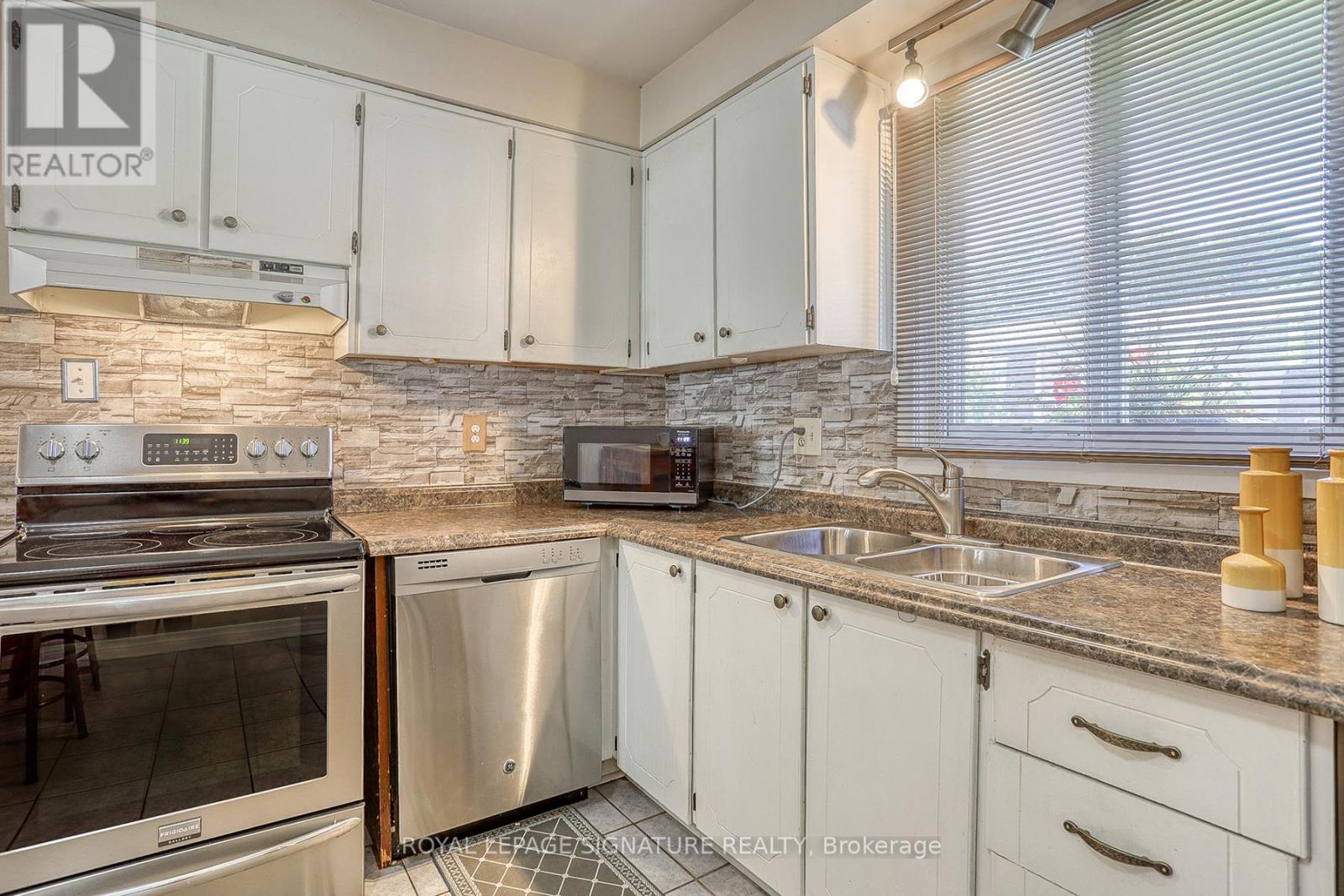 5 Golden Appleway, Toronto, Ontario  M3A 3P2 - Photo 12 - C12435983