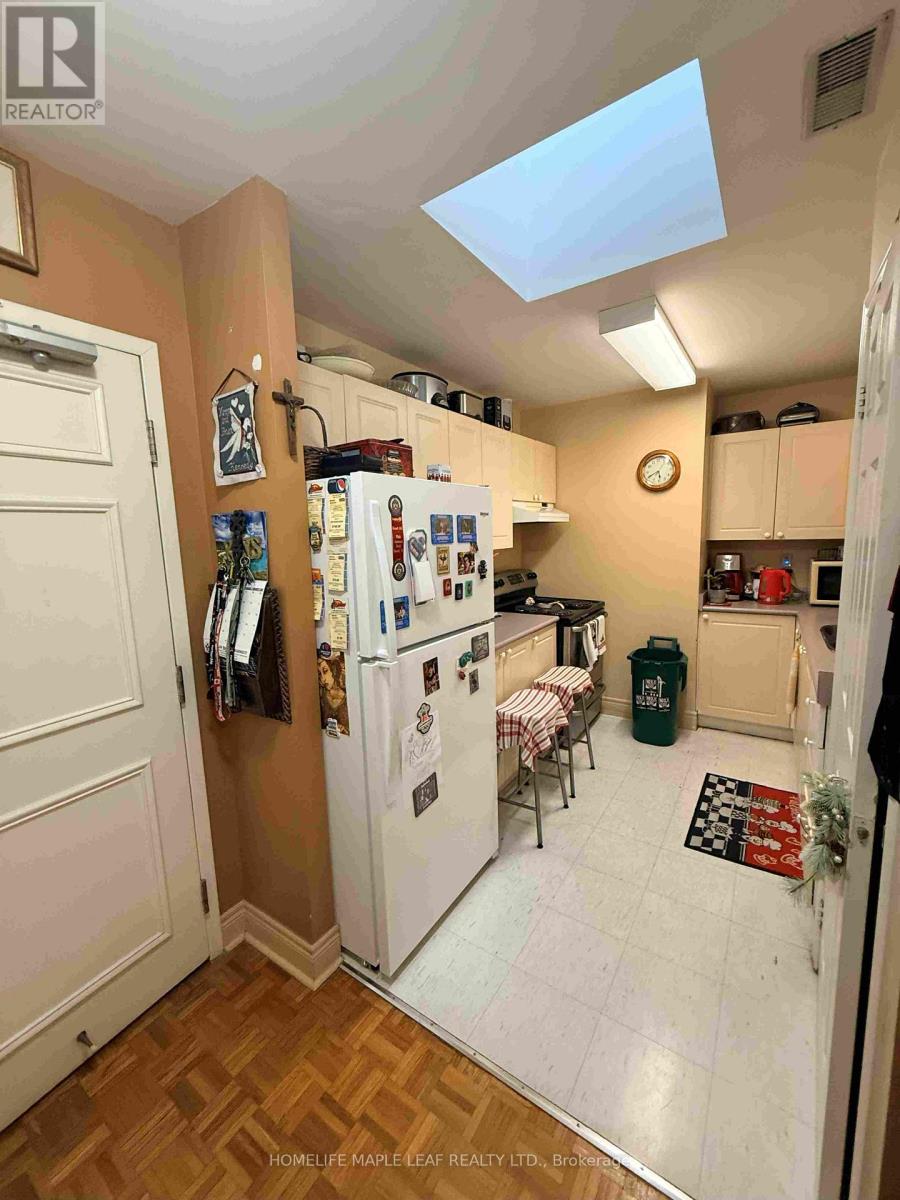 1937 Weston Road, Toronto, Ontario M9N 1W7 - Photo 15 - W12469396