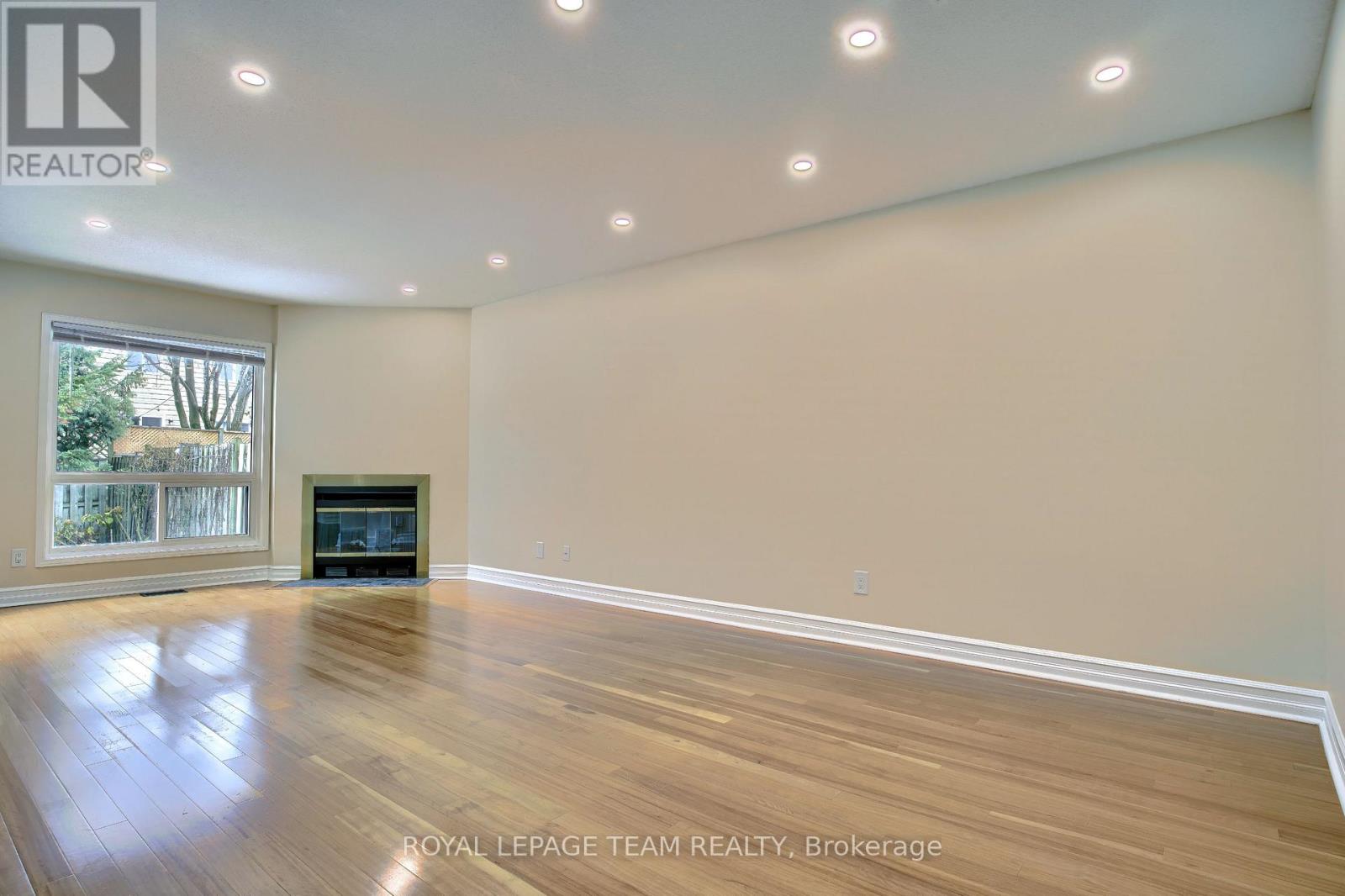 55 Mcgibbon Drive, Ottawa, Ontario  K2L 4A6 - Photo 6 - X12381406