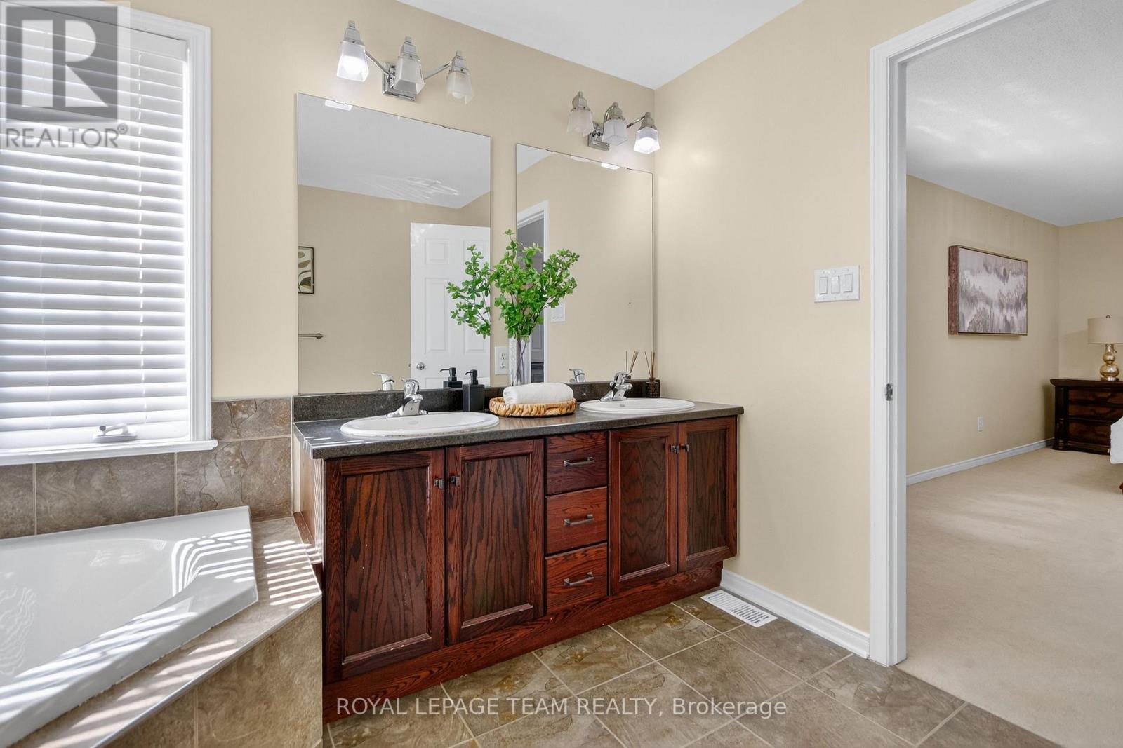 347 Tucana Way, Ottawa, Ontario  K2J 0Z8 - Photo 28 - X12445506