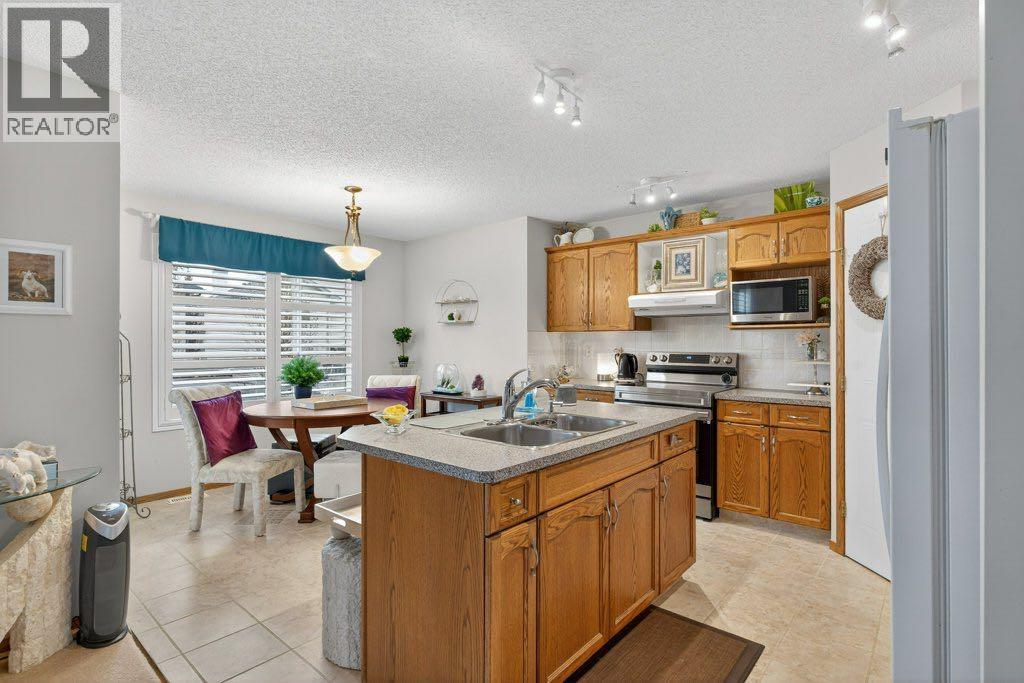 96 Shawbrooke Manor Sw, Calgary, Alberta  T2Y 3L8 - Photo 10 - A2269025