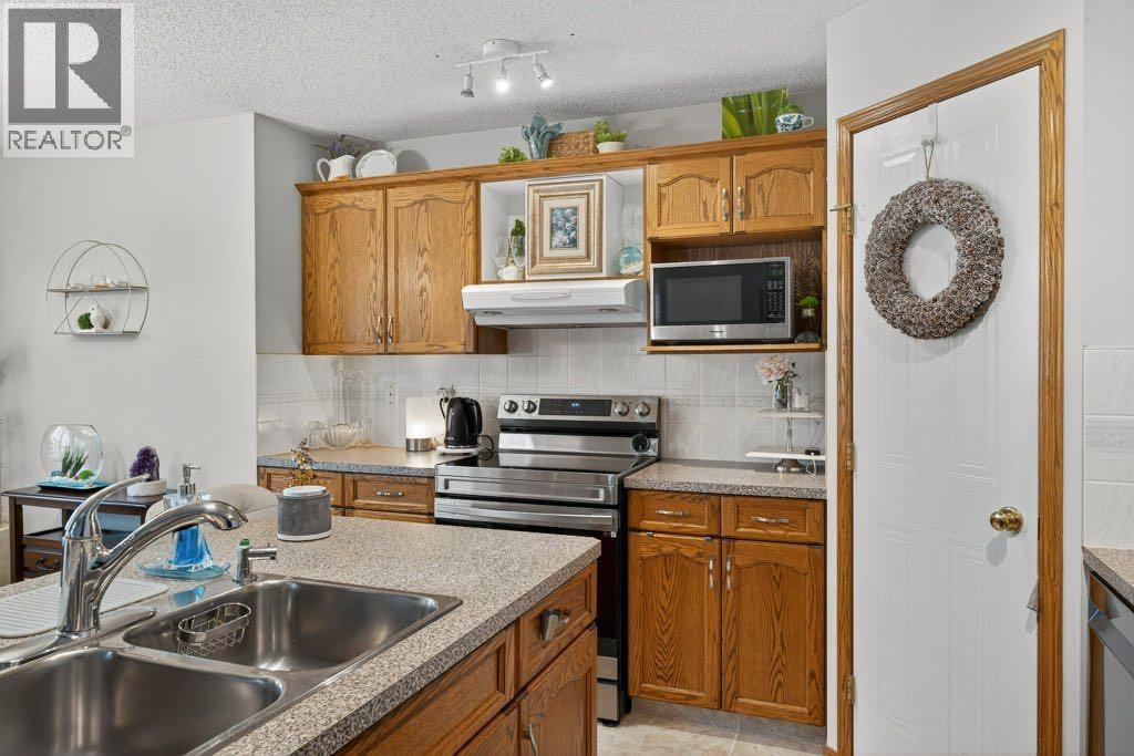 96 Shawbrooke Manor Sw, Calgary, Alberta  T2Y 3L8 - Photo 13 - A2269025