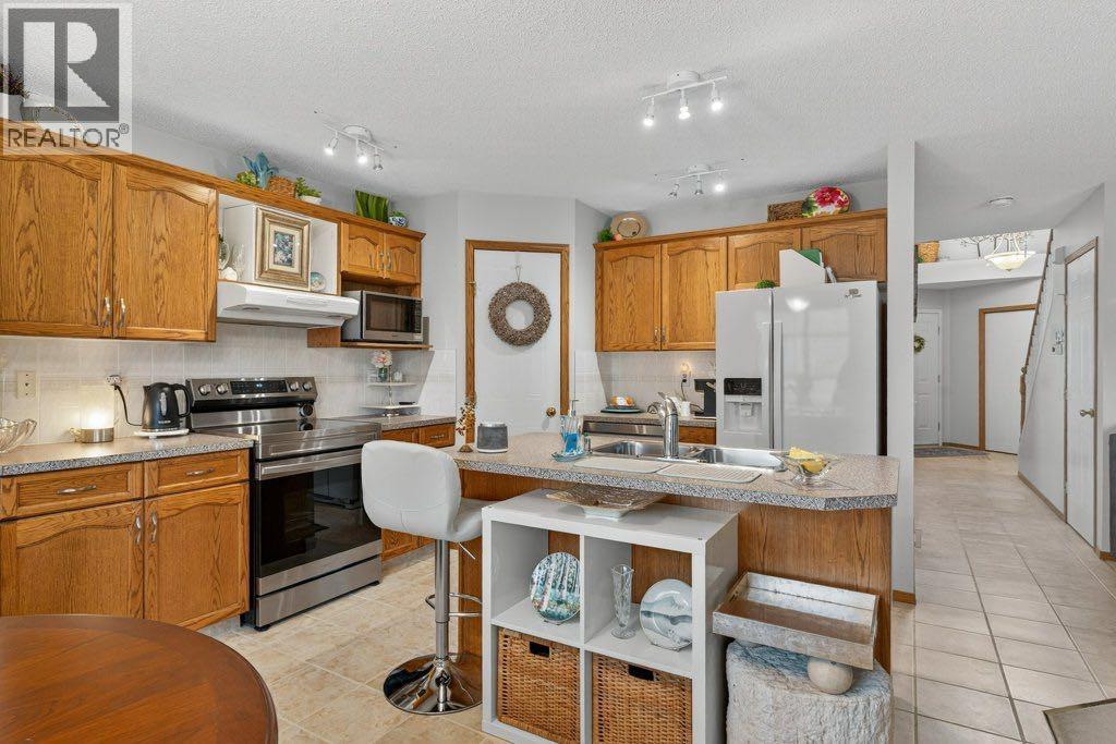 96 Shawbrooke Manor Sw, Calgary, Alberta  T2Y 3L8 - Photo 11 - A2269025