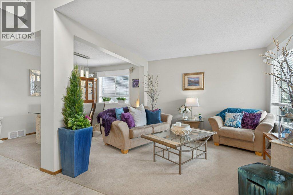 96 Shawbrooke Manor Sw, Calgary, Alberta  T2Y 3L8 - Photo 4 - A2269025