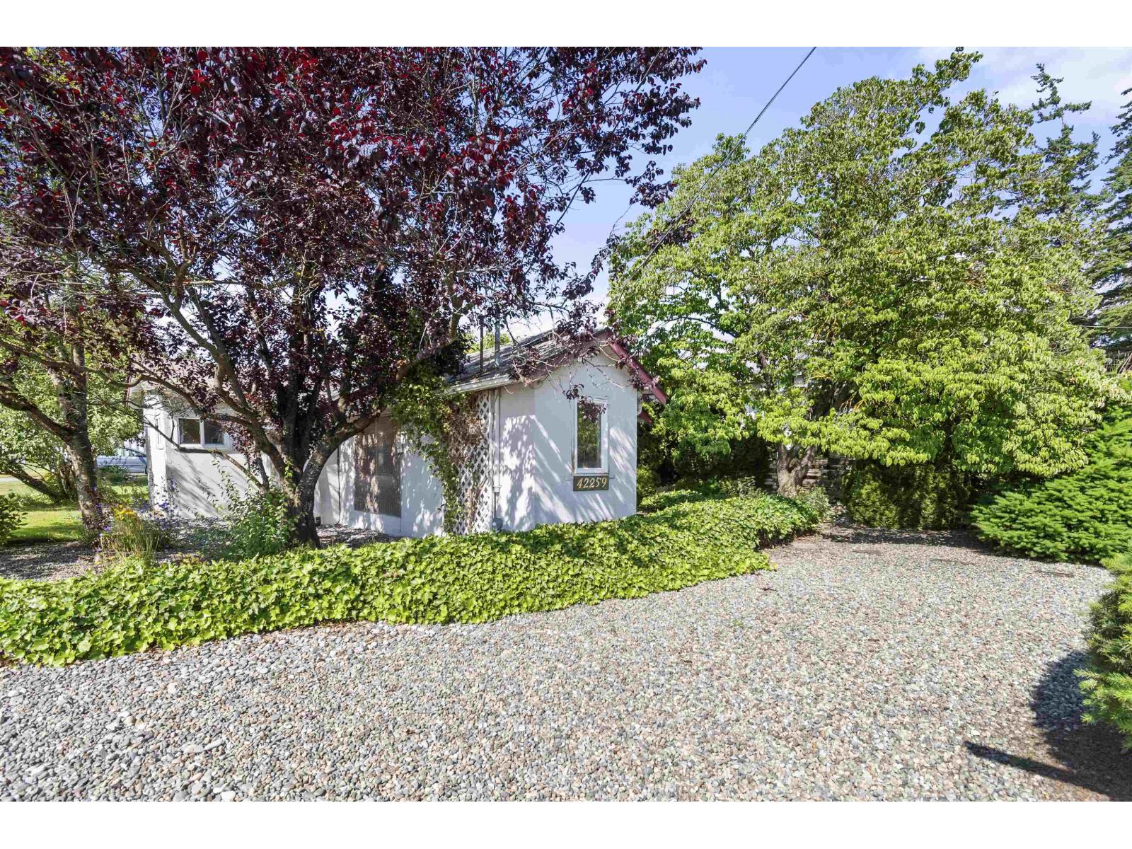 42259 Yarrow Central Road, Yarrow, Yarrow, British Columbia  V2R 5E3 - Photo 2 - R3018834