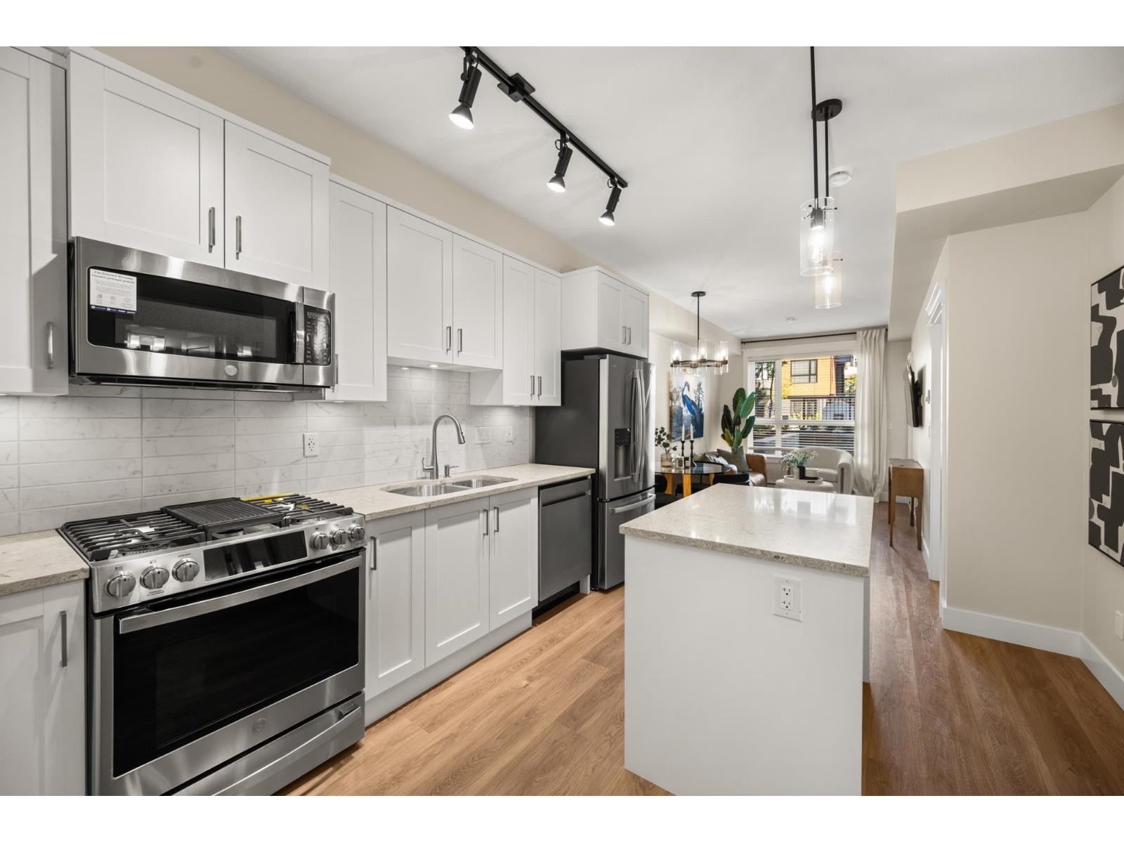 A328 8233 208b Street, Langley, British Columbia  V2Y 4M7 - Photo 3 - R3065326