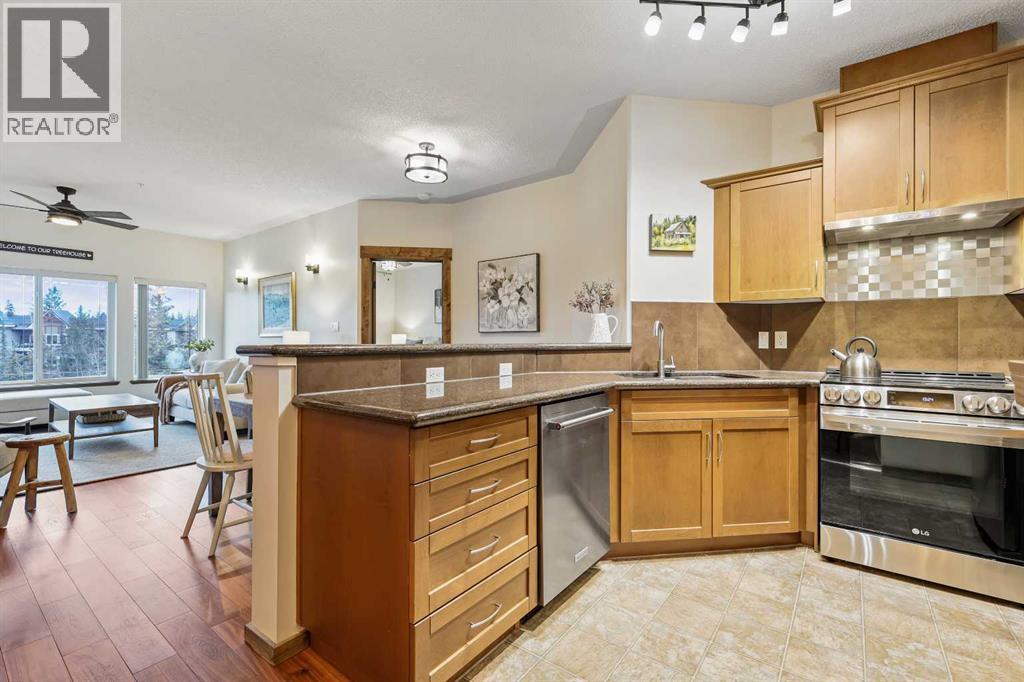 527, 10 Discovery Ridge Close Sw, Calgary, Alberta  T3H 5X3 - Photo 2 - A2269971