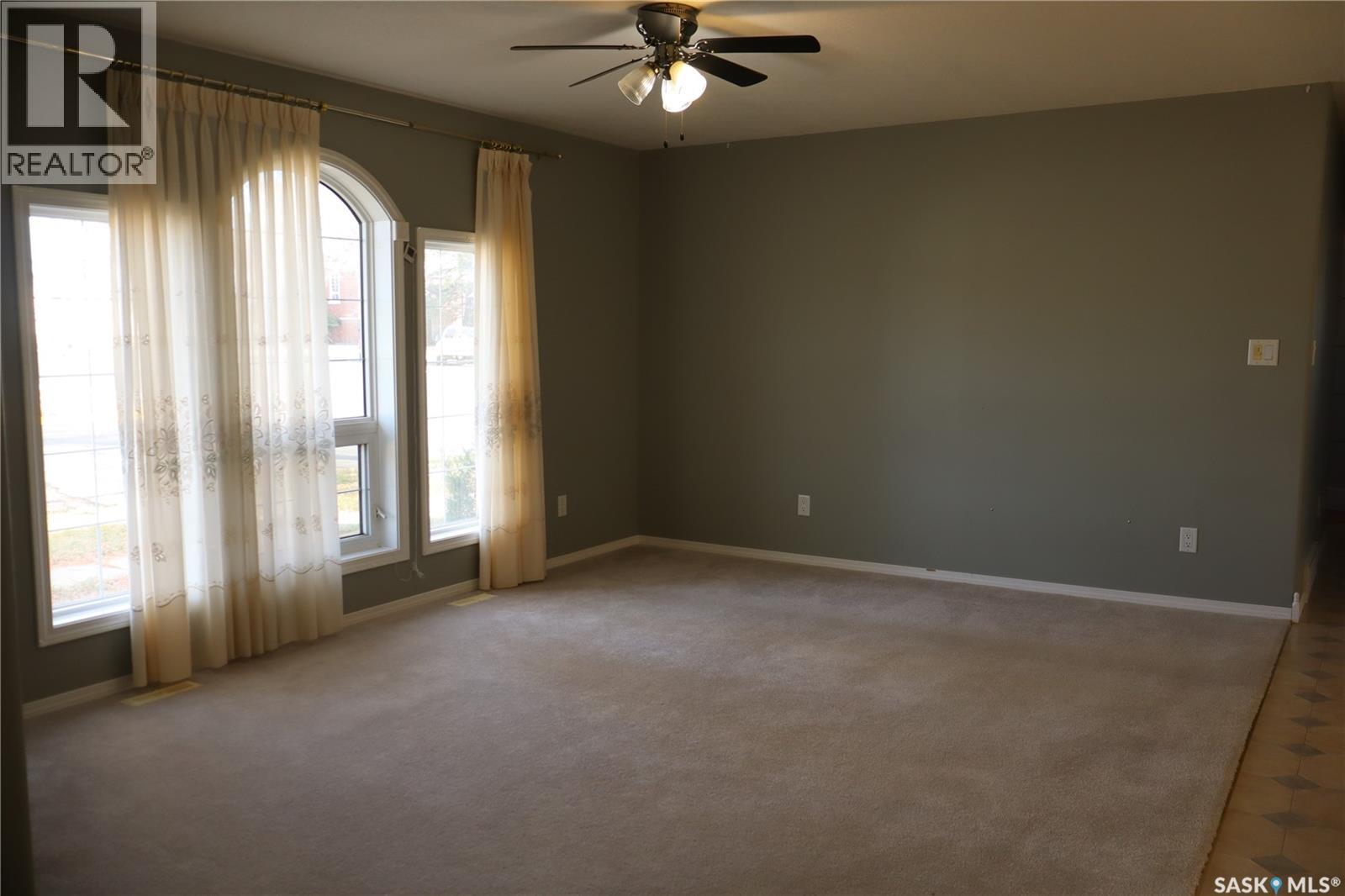 602 Centre Street, Assiniboia, Saskatchewan  S0H 0B0 - Photo 10 - SK023837