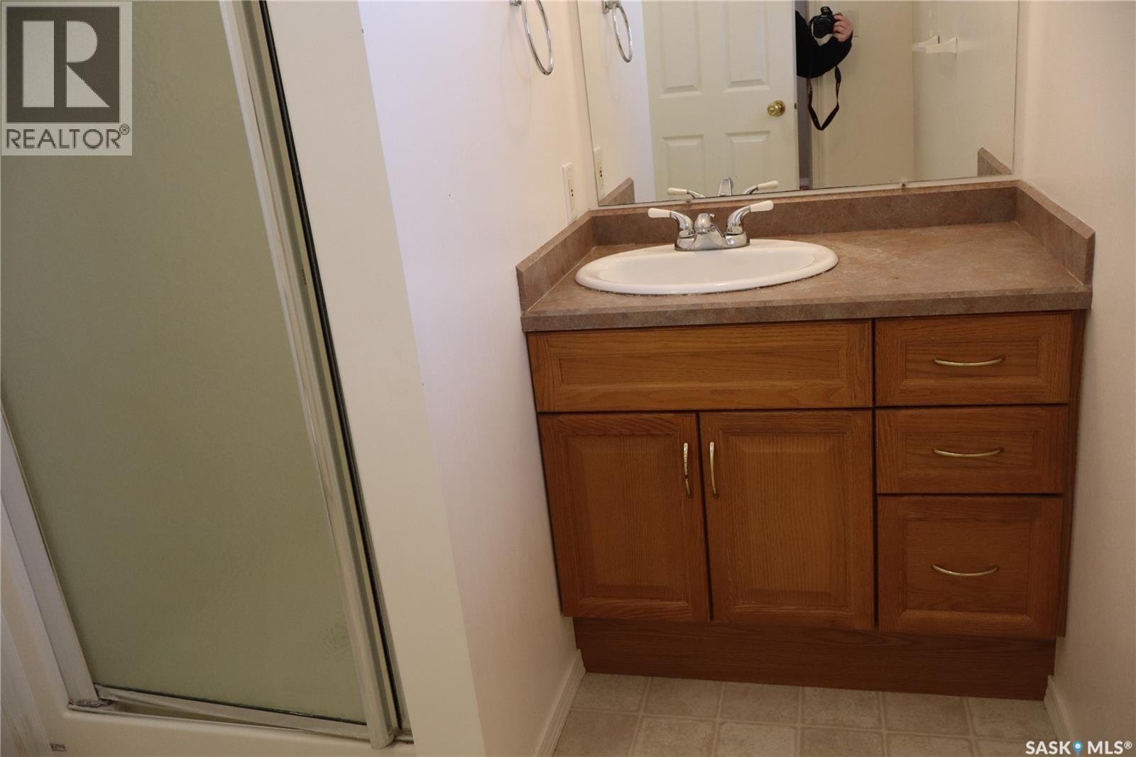 602 Centre Street, Assiniboia, Saskatchewan  S0H 0B0 - Photo 14 - SK023837