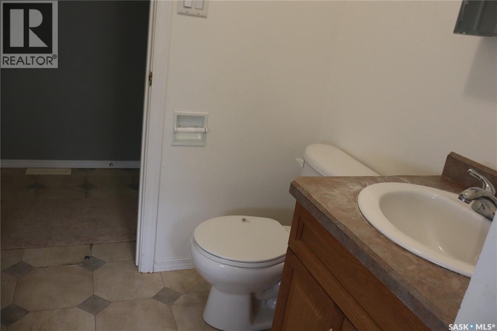 602 Centre Street, Assiniboia, Saskatchewan  S0H 0B0 - Photo 27 - SK023837